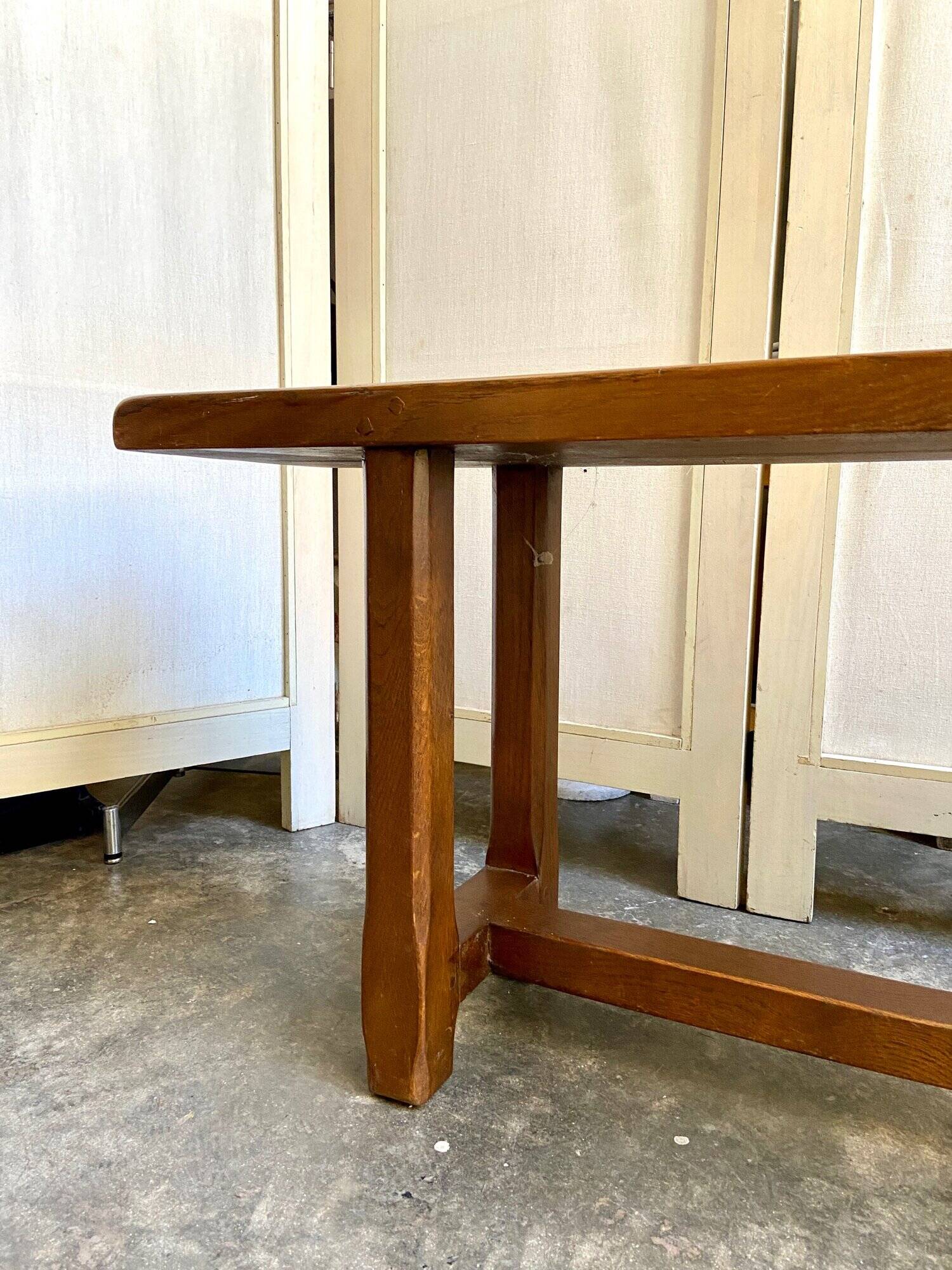 Banc en bois foncé