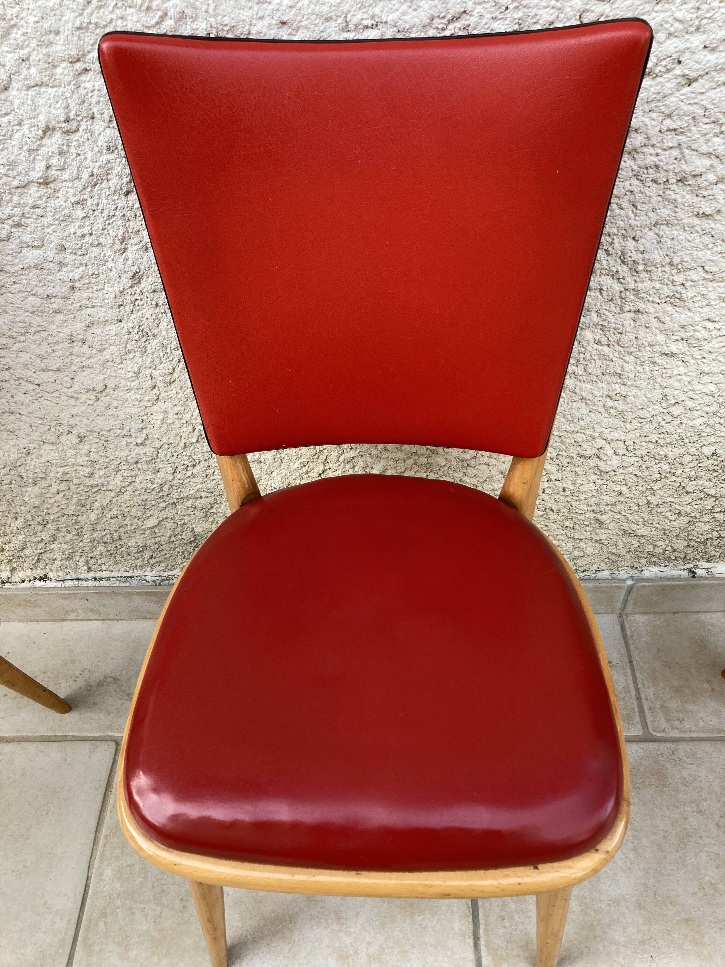 3 chairs in red Skaï