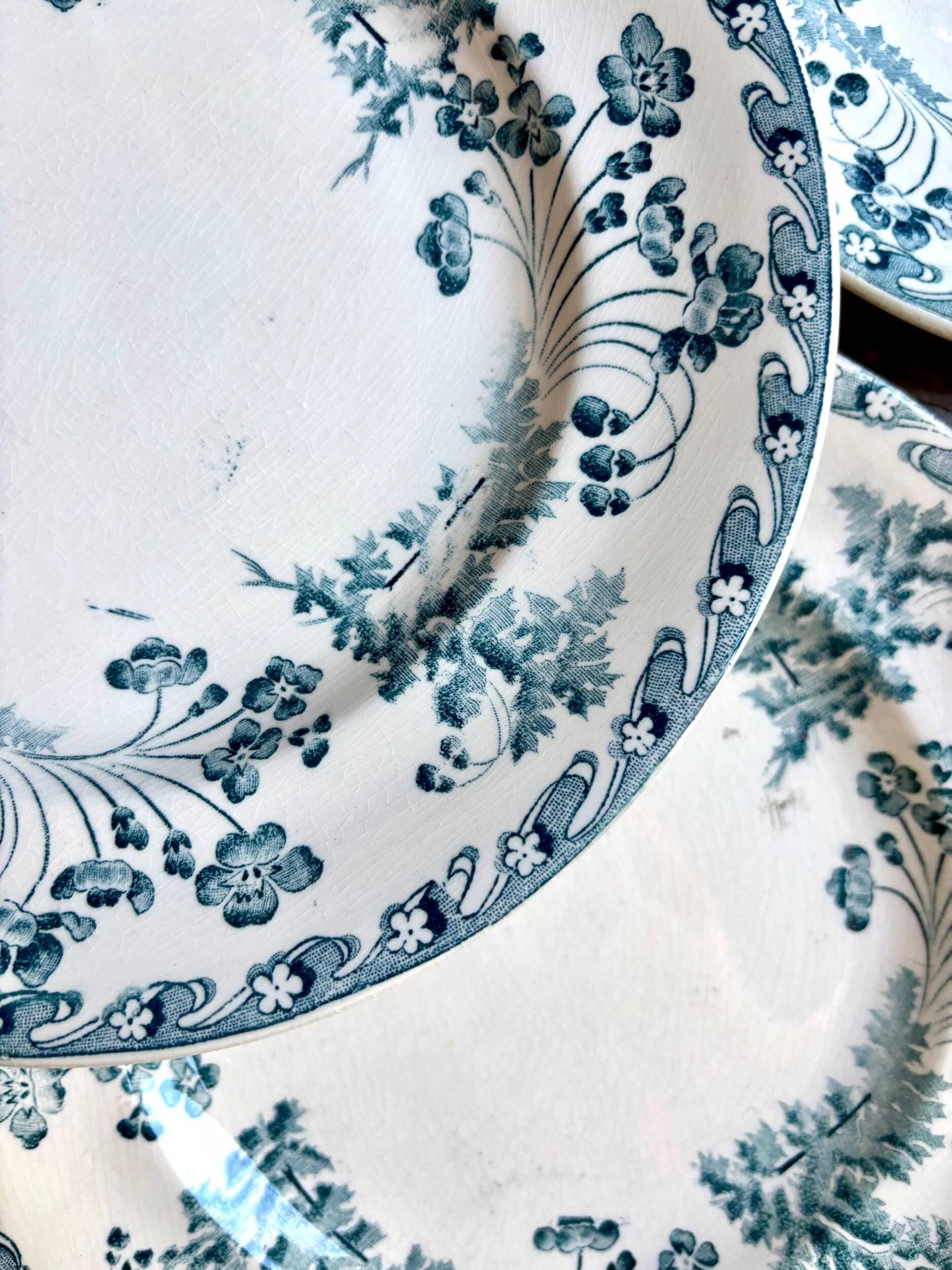 6 assiettes plates Longwy en terre de fer bleue, service "Chartres"