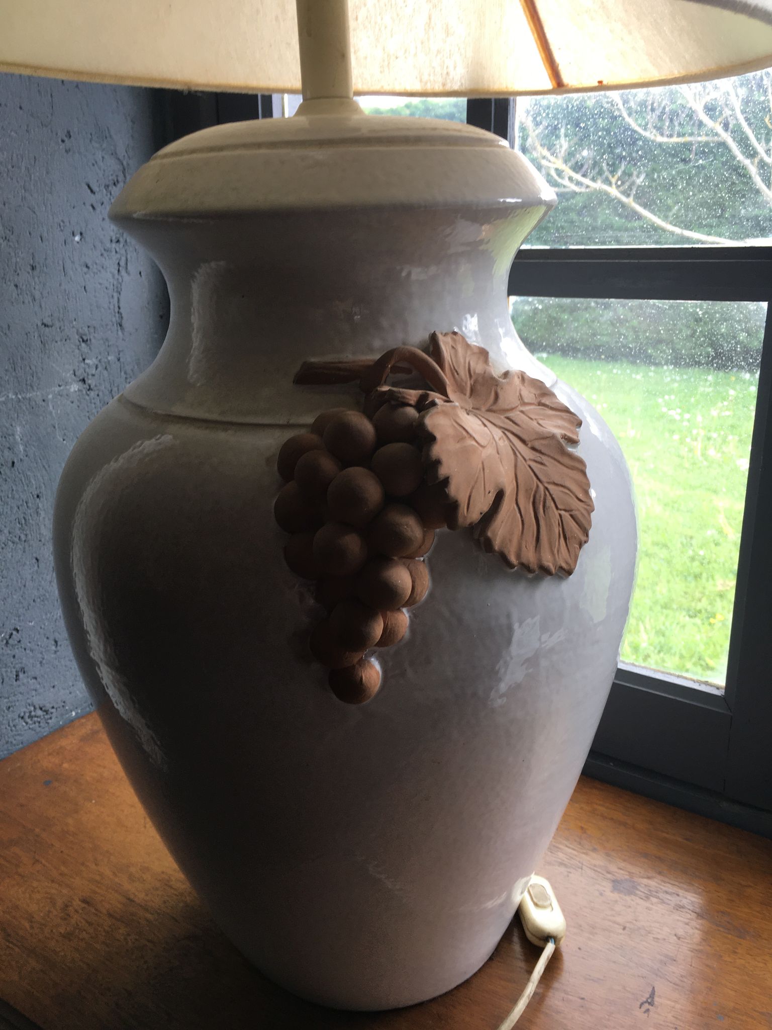 Lampe en céramique grappe de raisin