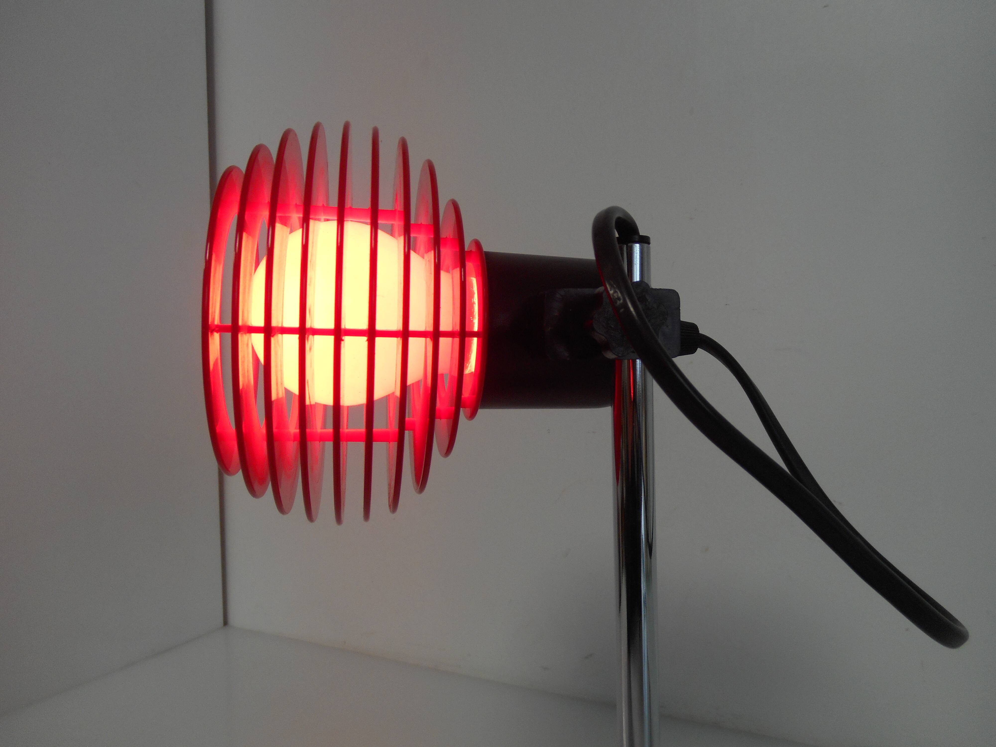 Red vintage design desk lamp