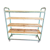 Étagère en acier et en bois sur roulettes