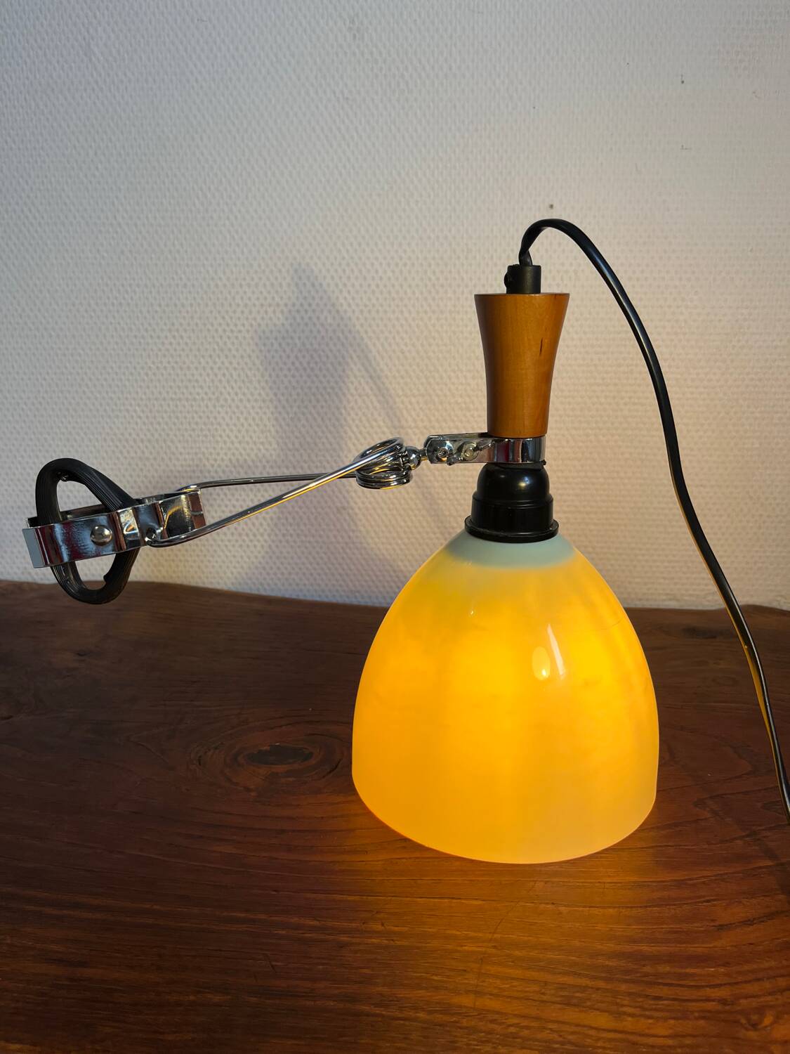 Lampe d’atelier orientable à pince