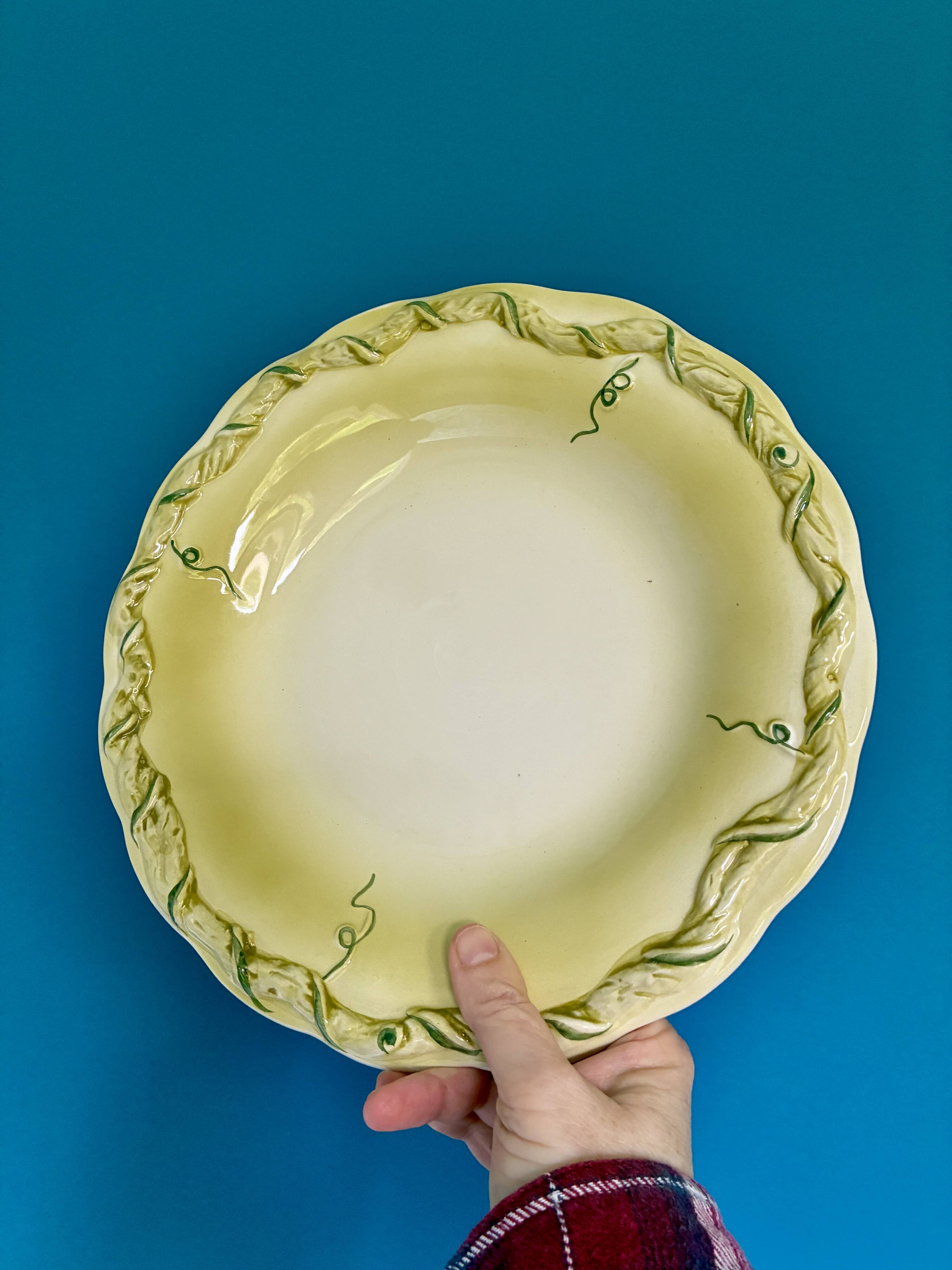 Antique flat plate in majolica