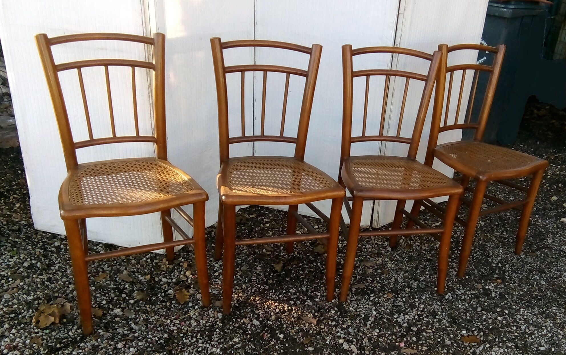 Lot de 4 chaises bois cannées