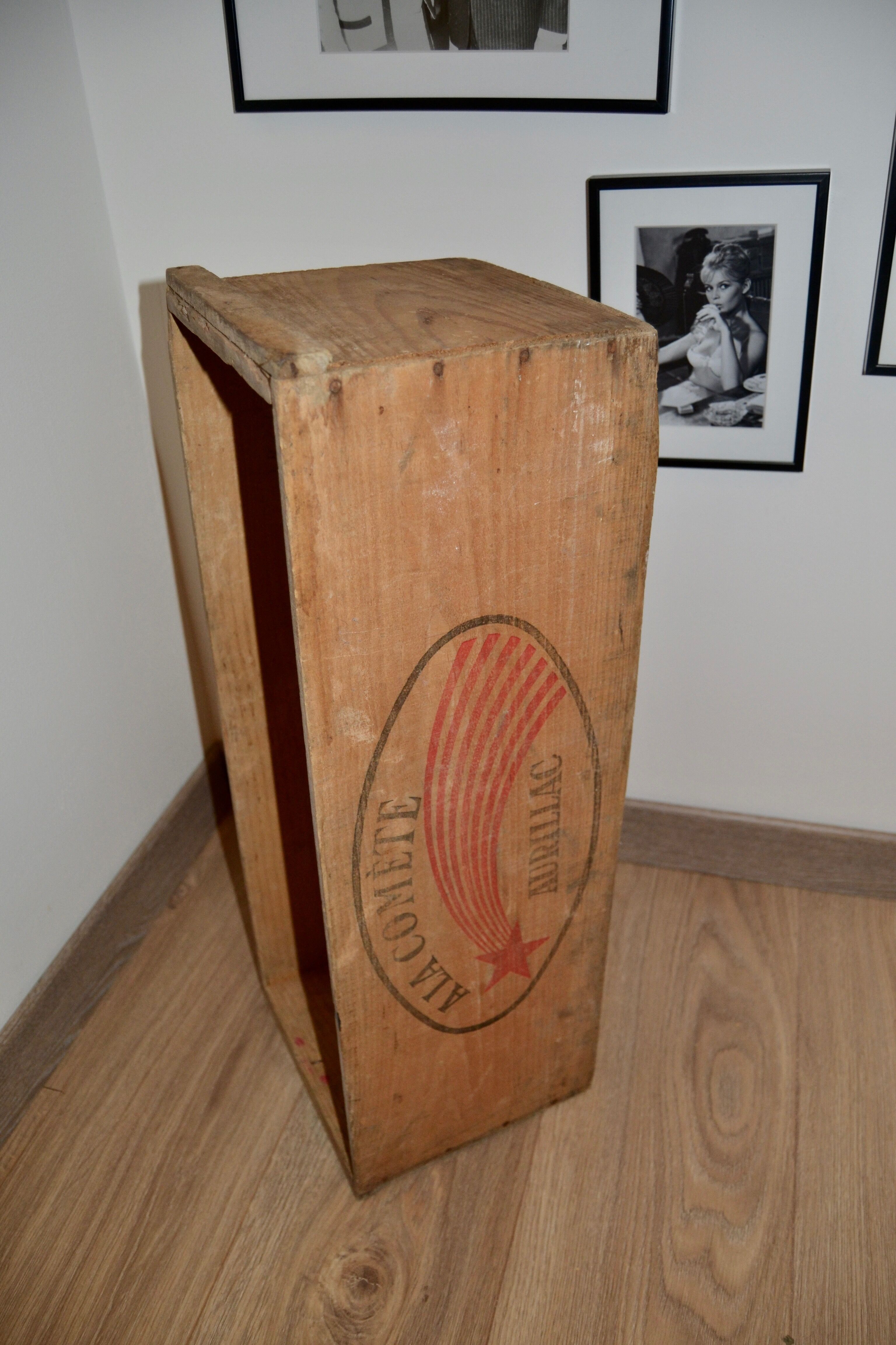 Old wooden box "has the comet" Aurillac