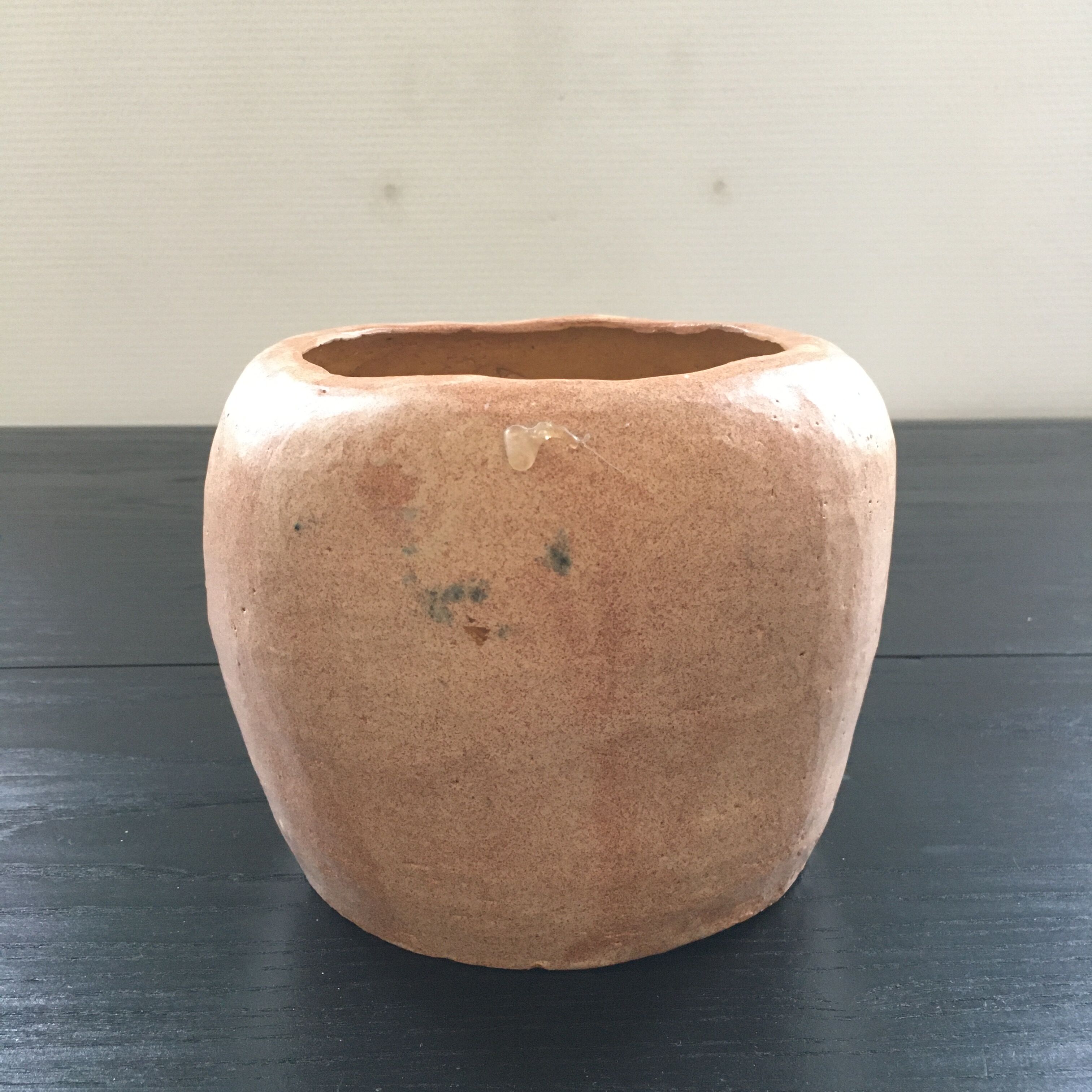 Artisanal terracotta pot cache