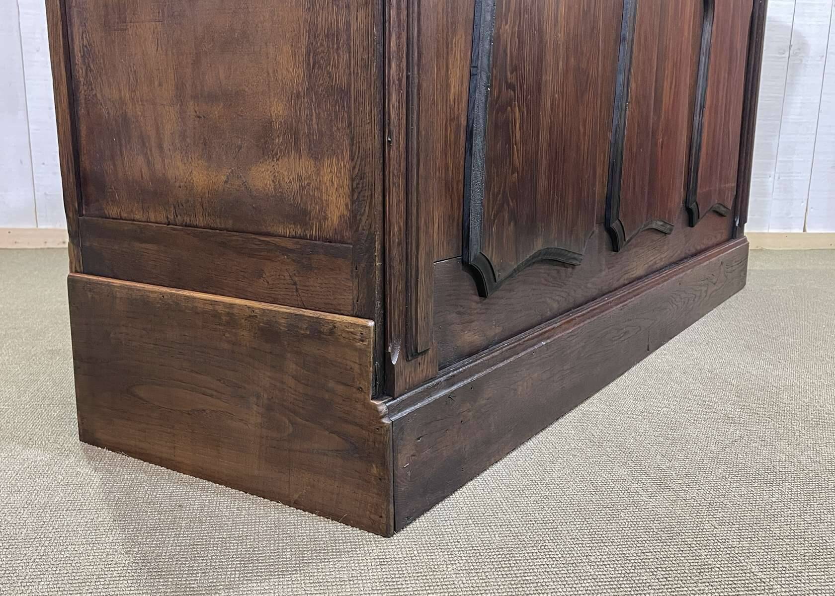 Comptoir de bar en chêne début XXème avec habillage d'époque zinc et étain