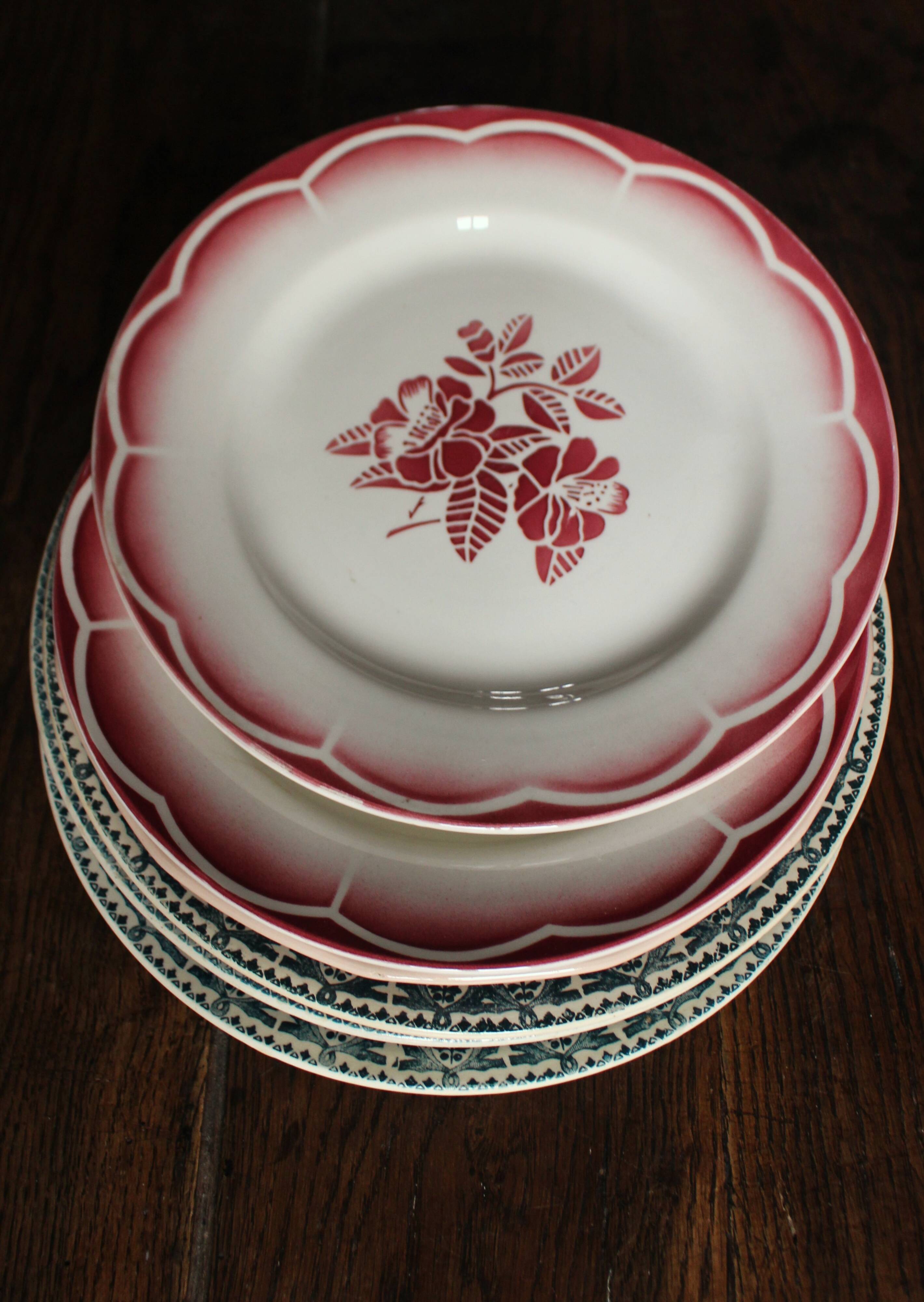 6 mismatched flat plates Terre de Fer Digoin Sarreguemines