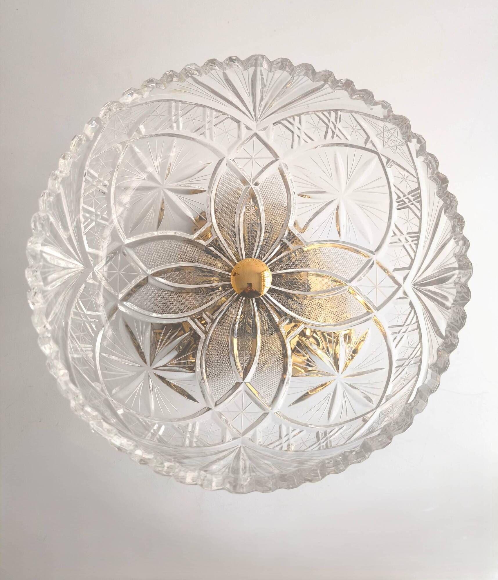 French Art Deco late centrepiece, carved crystal and bronze, 1950s.