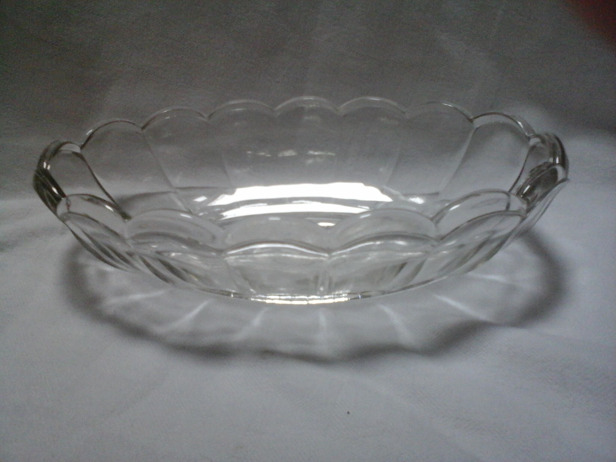 Ravier in scalloped cast glass