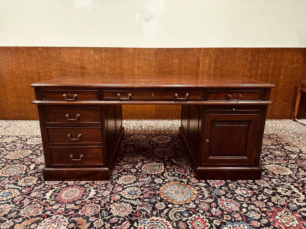 Large Classic English Desk Partnerdesk