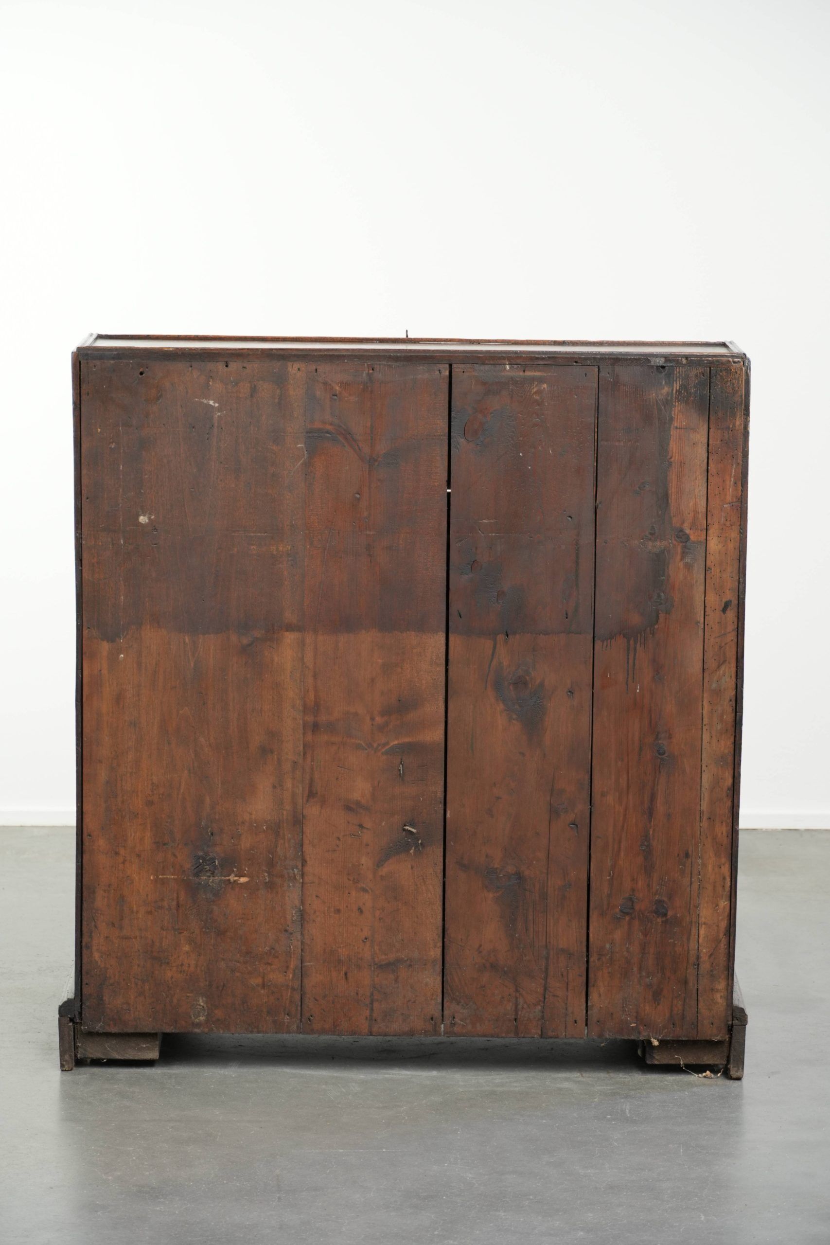 Secretary in ancient English oak from the early 18th century.