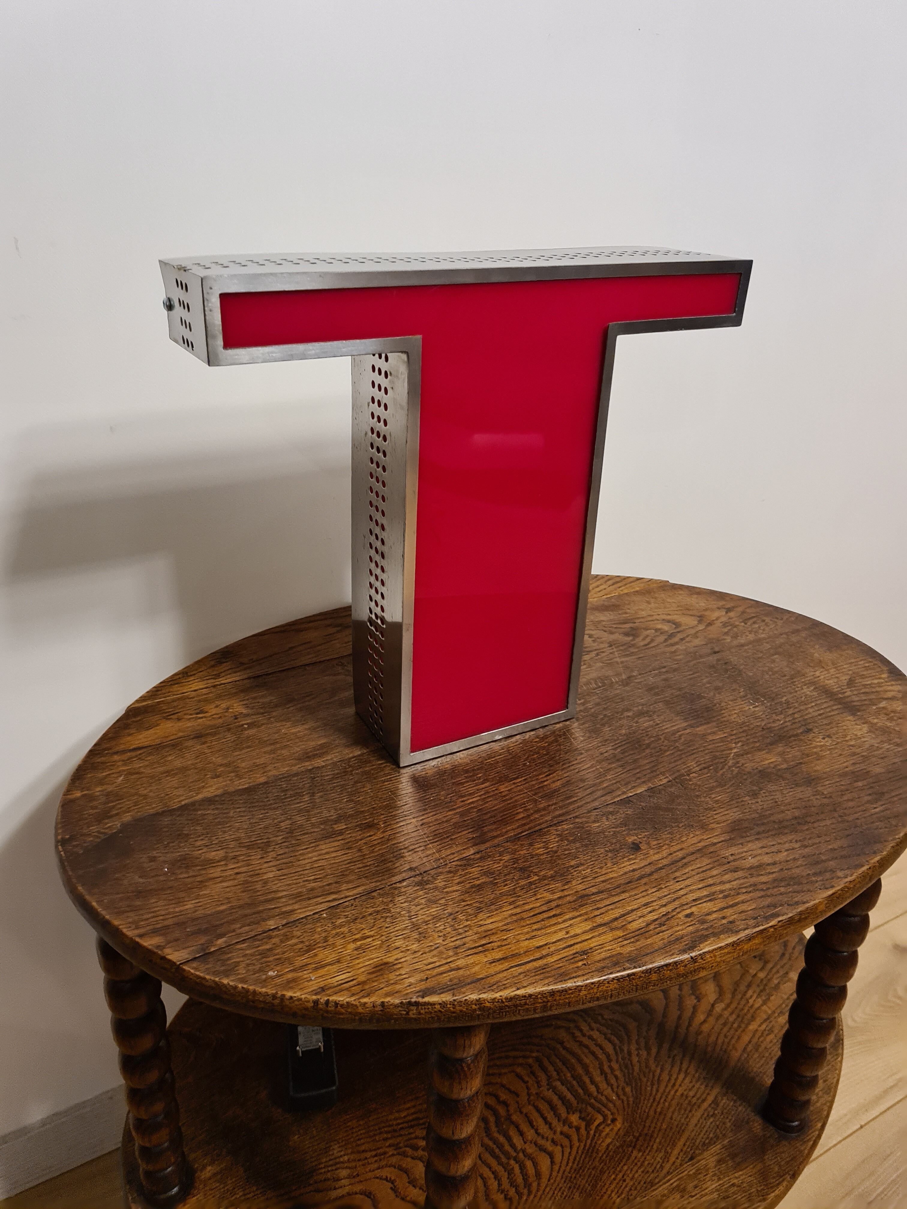 Lettre d'enseigne "t"