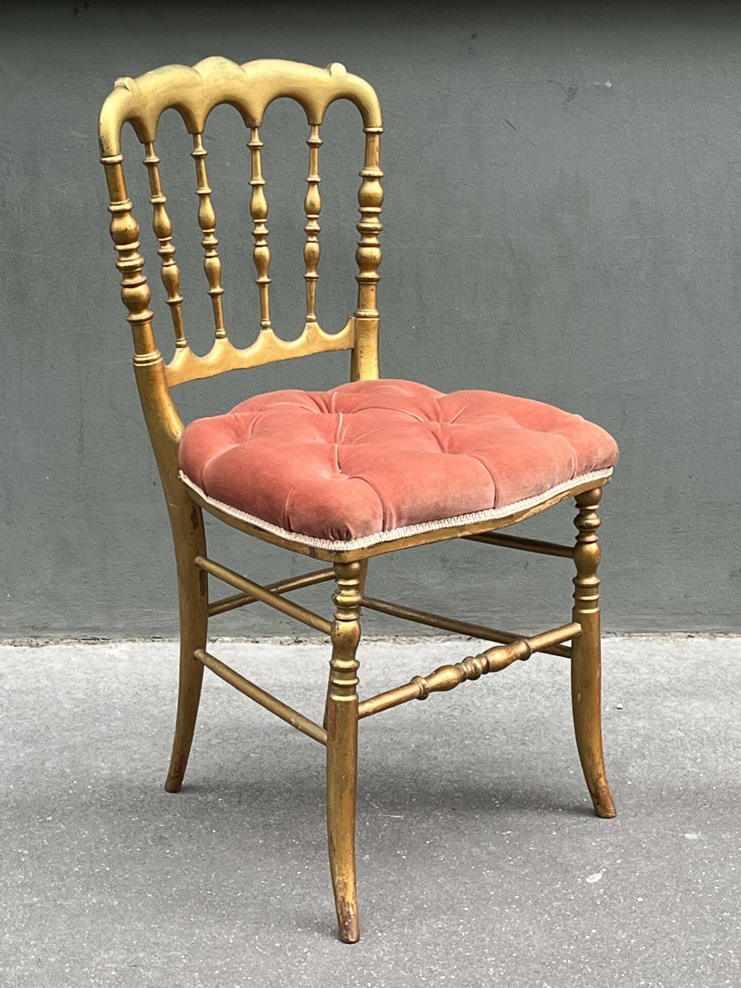 Chaise en bois doré de style Napoléon III