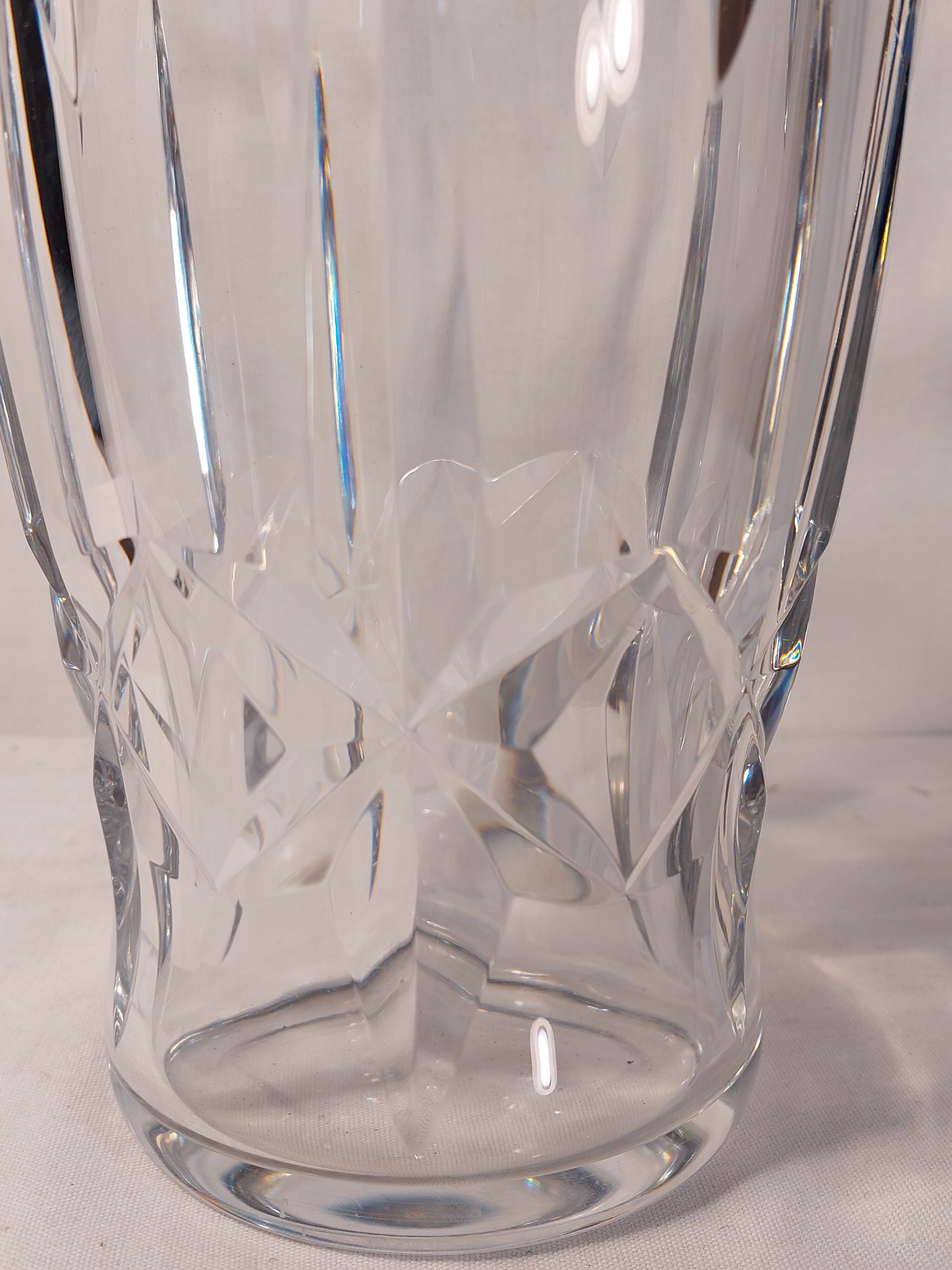 Baccarat crystal vase with chiseled motifs