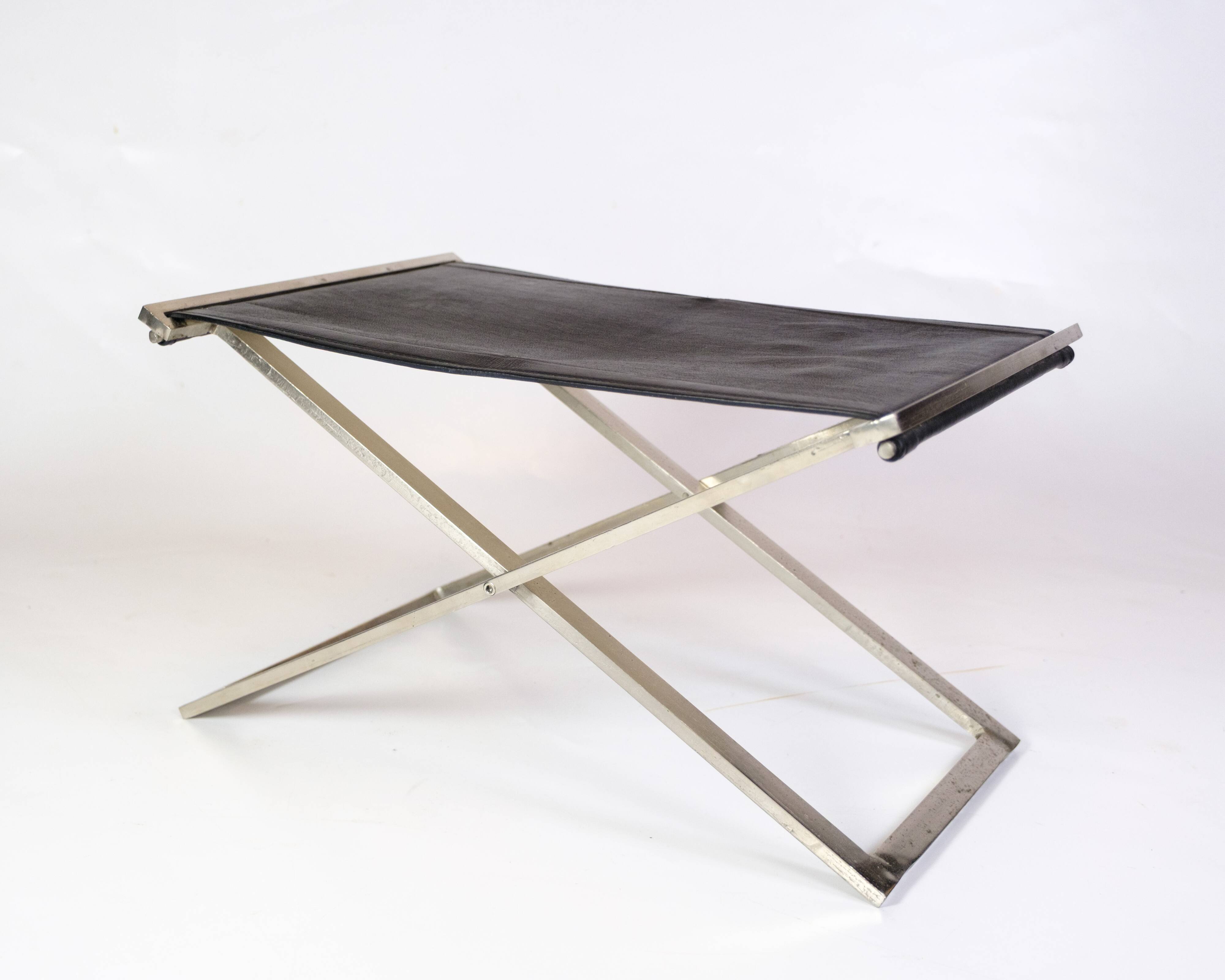 Tabouret en acier brossé et cuir noir par Michael Christensen