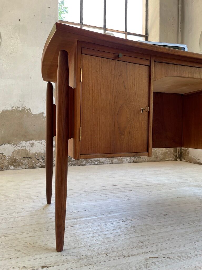 Scandinavian "boomerang" two-sided teak desk Midtjydsk Mobelfabrilk