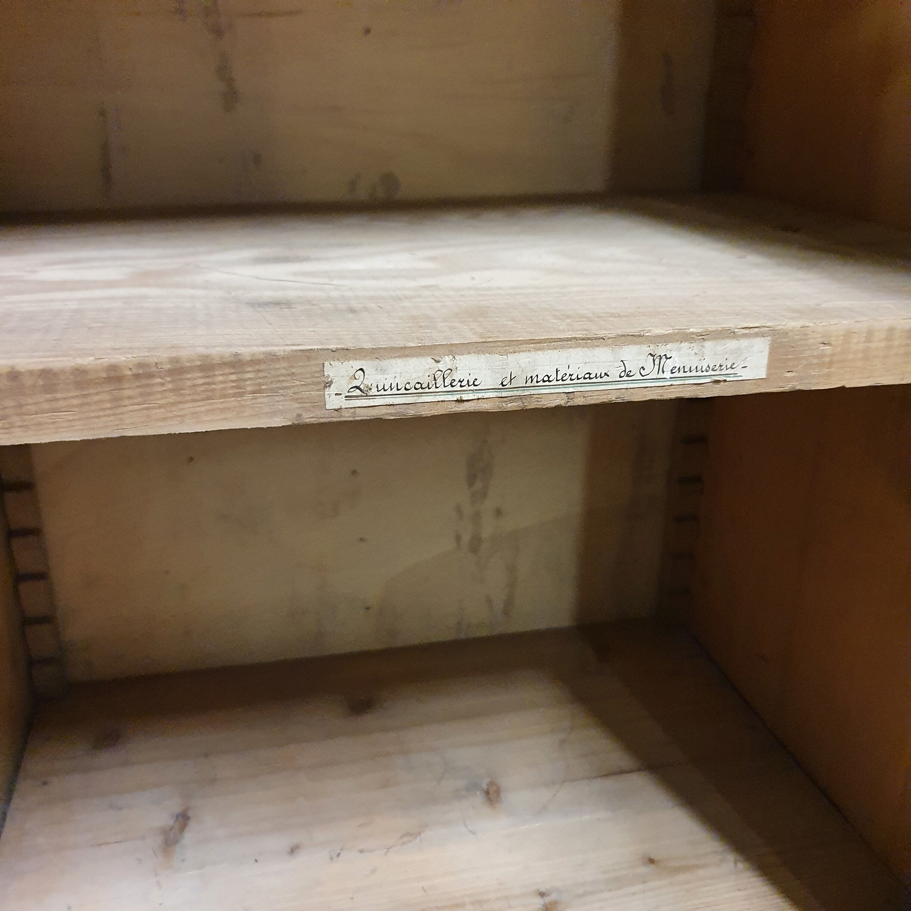 Carpentry workshop furniture