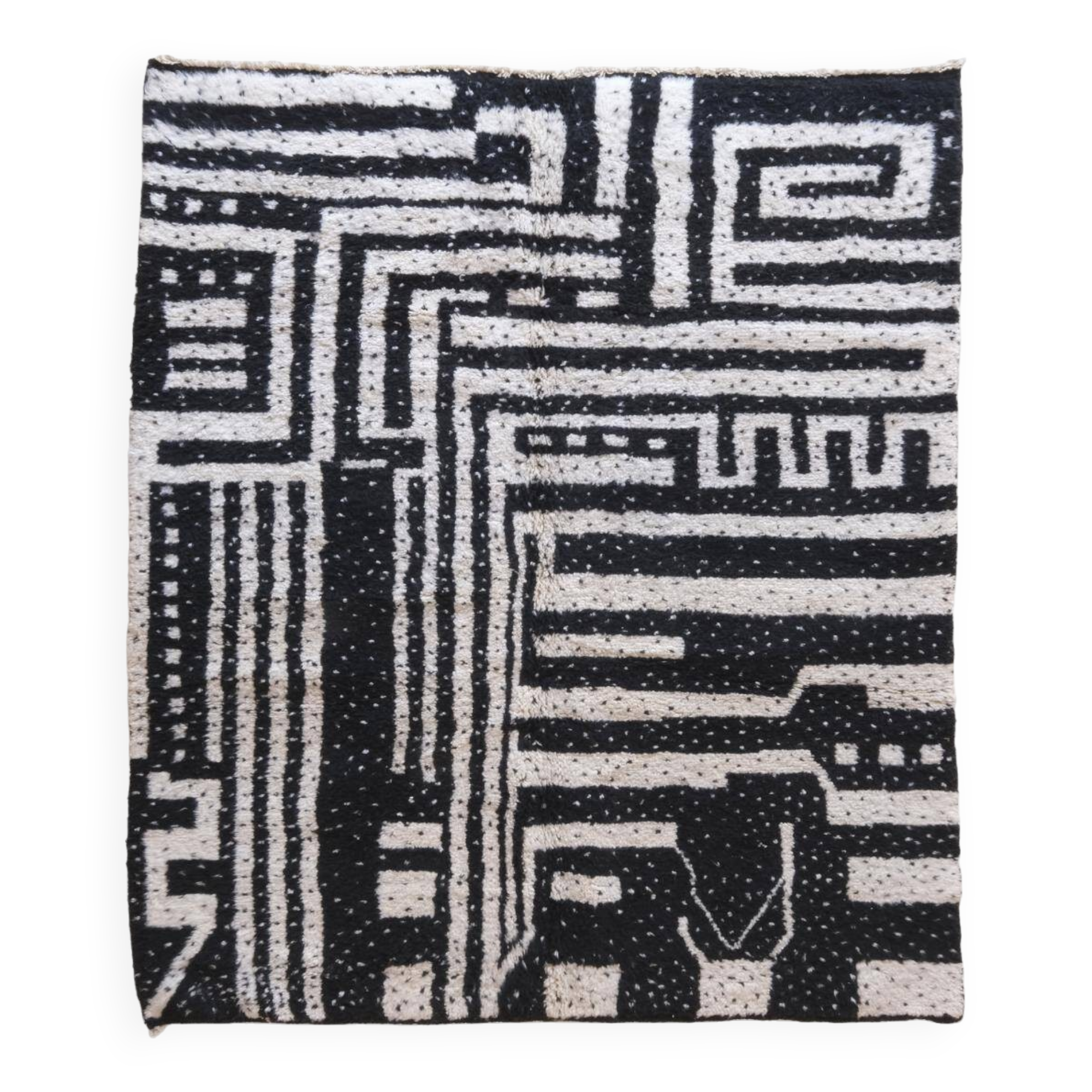Black and White Rug - 274 x 218 cm