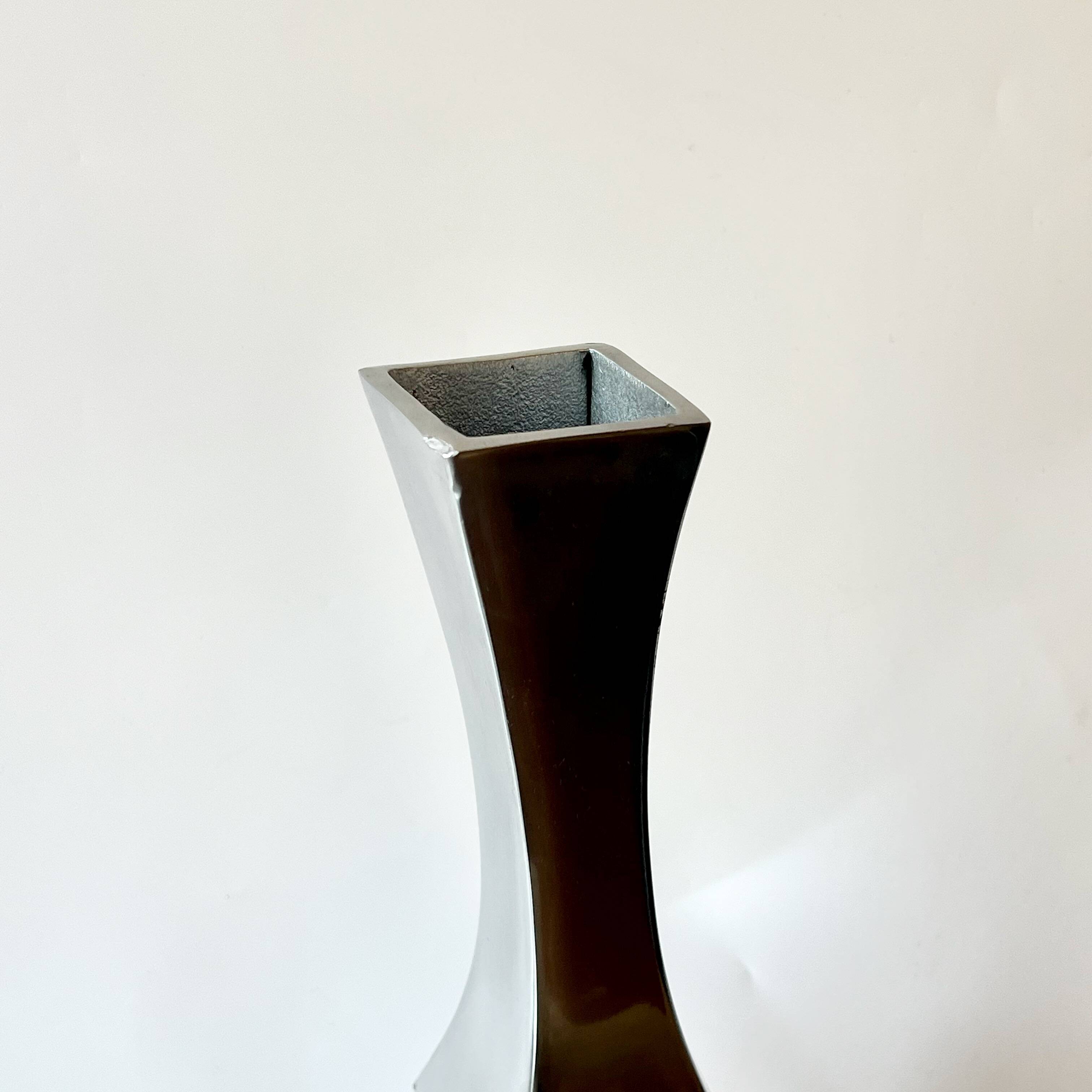 XXL “totem” vase / cast aluminum – 1980s