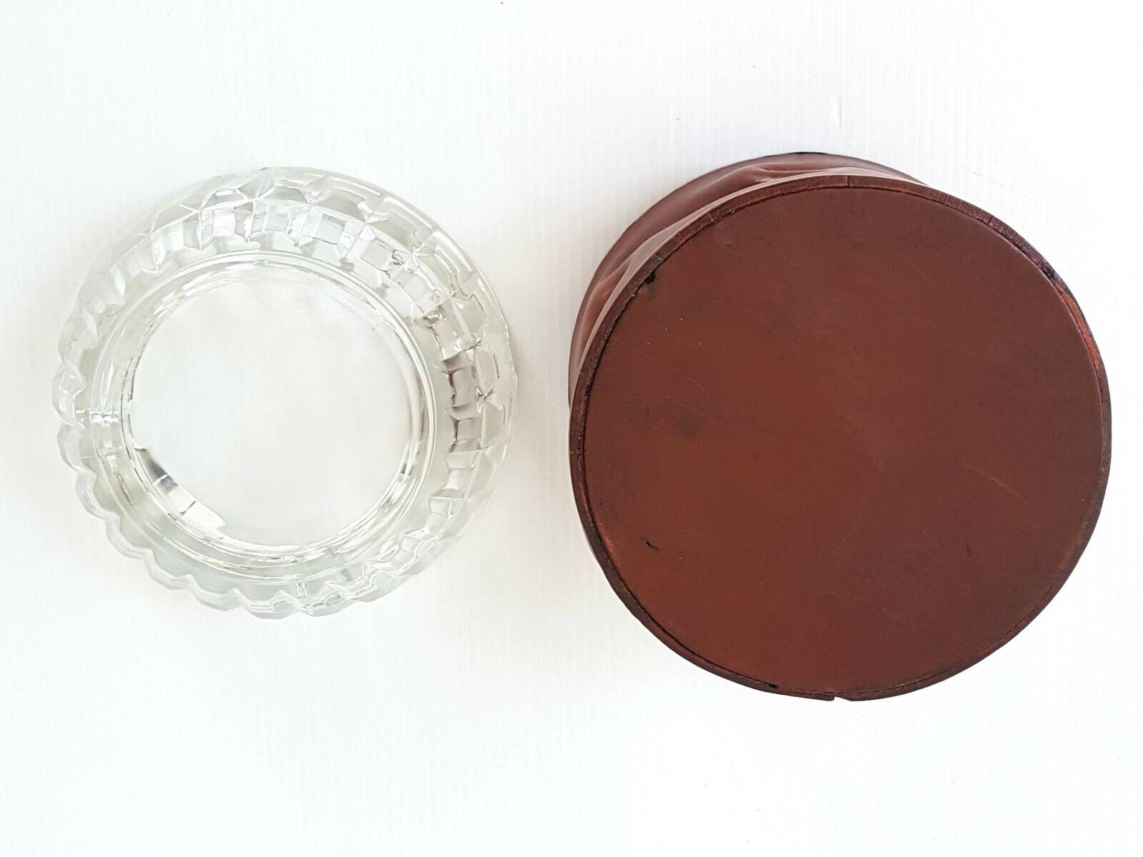 Cendrier rond vintage 1970 en cuir & verre