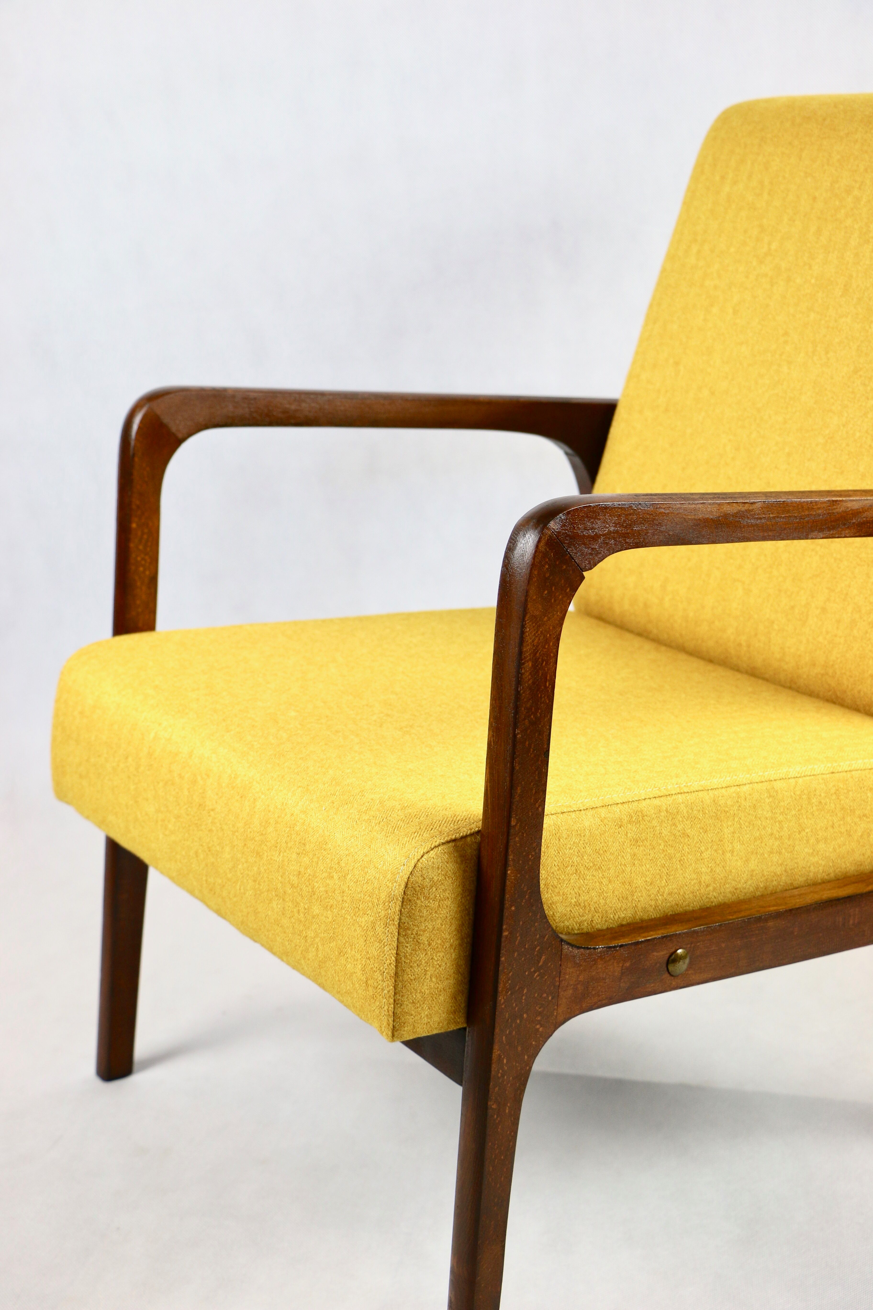 Fauteuil en tweed jaune, années 1970