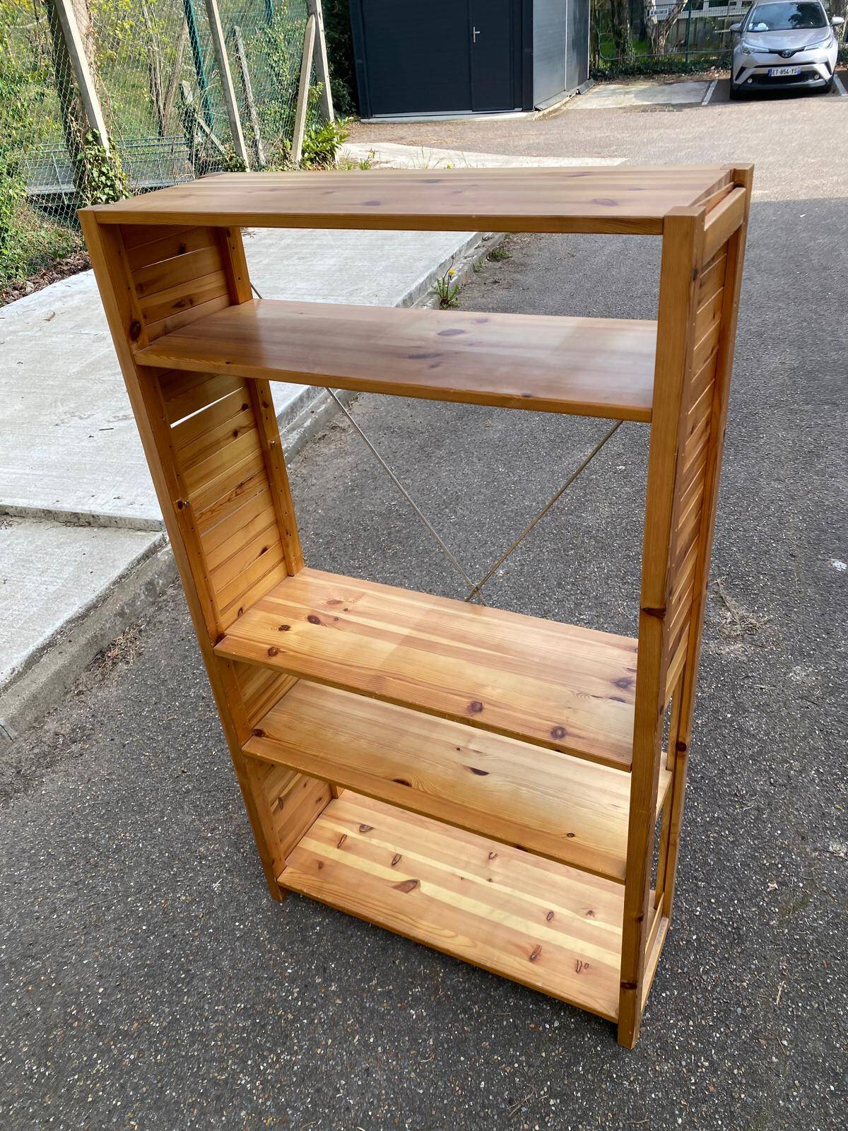 Scandinavian solid pine shelf with 5 levels.