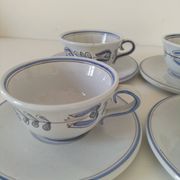 Tasses et soucoupes en terre vernissée