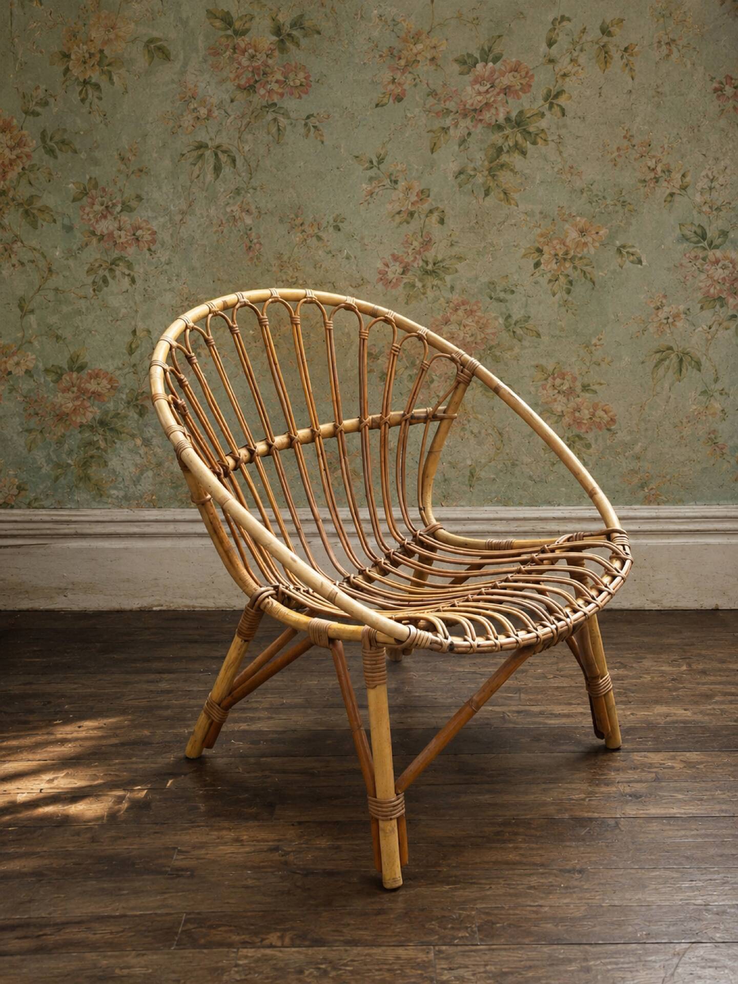 Vintage 1960s rattan shell chair – an icon of bohemian design.