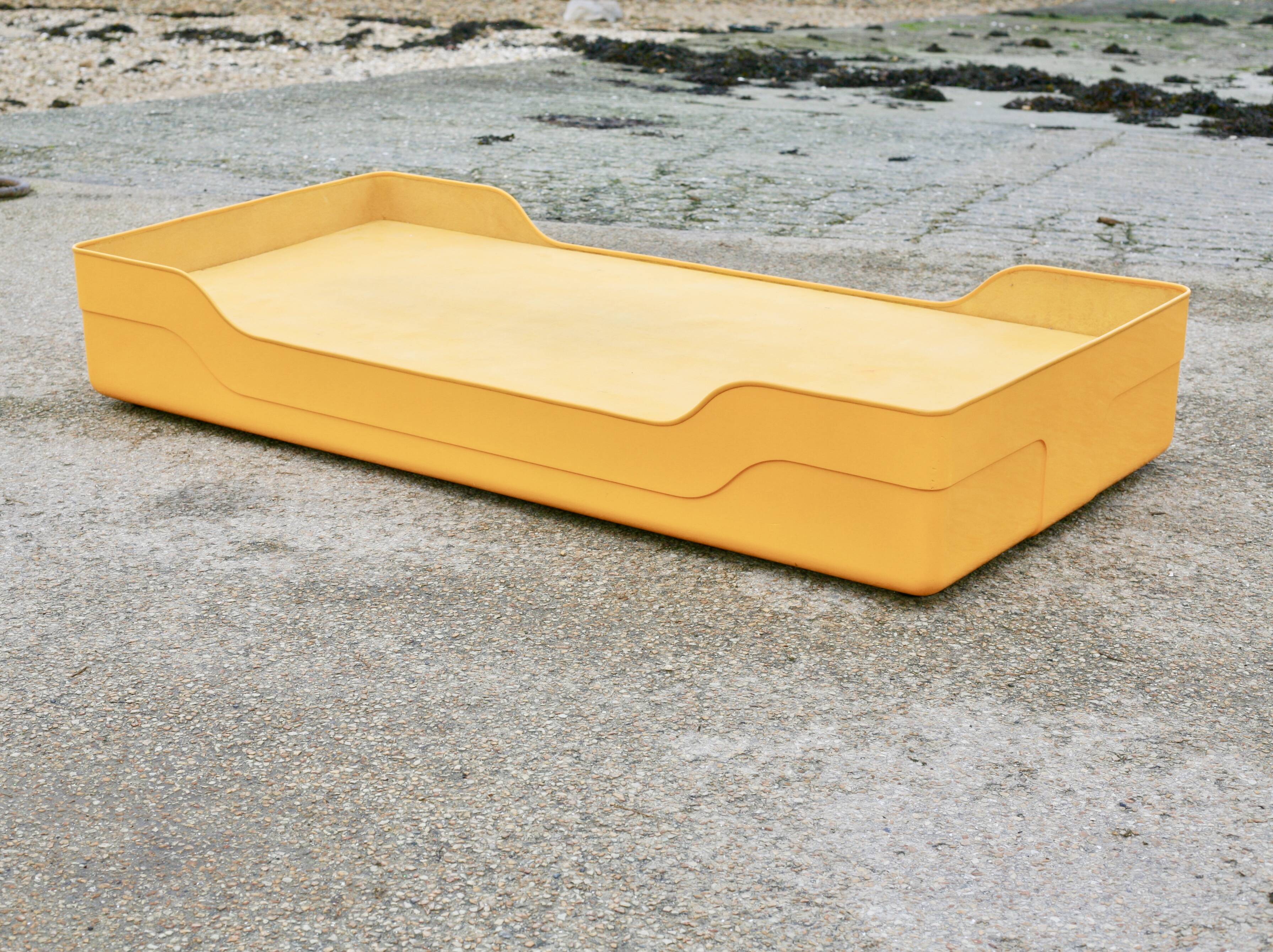 Ozoo bed, Marc Berthier, fiberglass, France, 1967