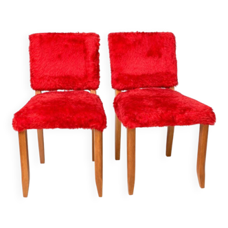 Pair of vintage wooden chairs with red fur effect upholstery – 1950