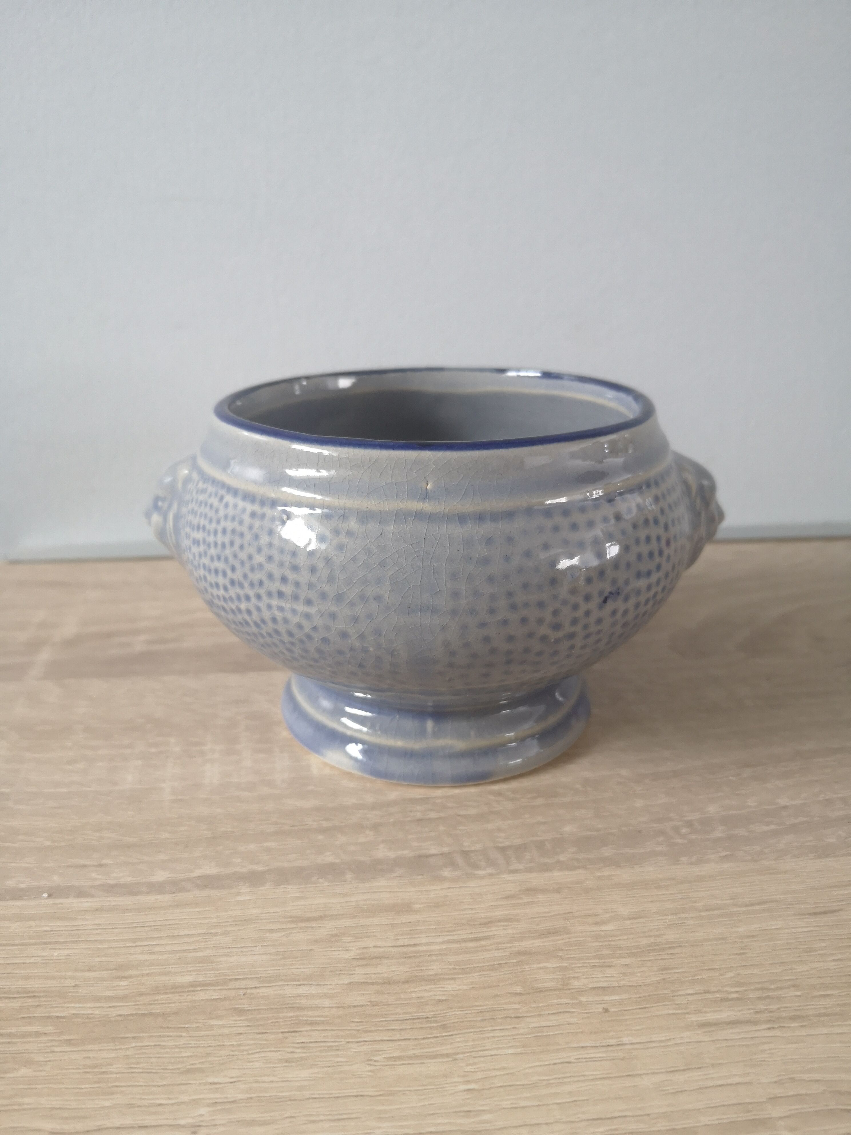 Lot bowls Alsatian lion head