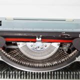 Revised Luxor 1980 typewriter