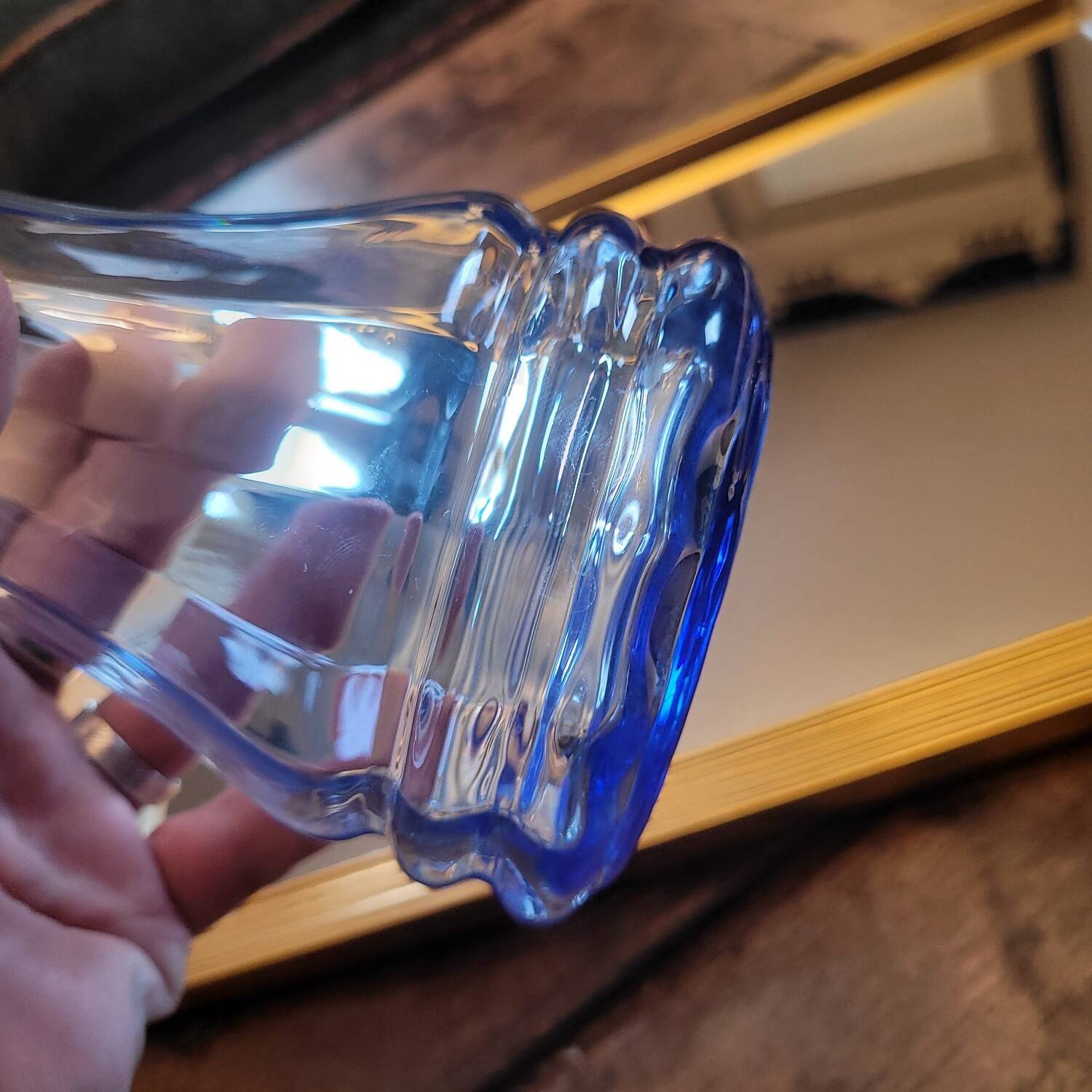 Vase en verre bleu facetté – Style Art Déco années  30's/40's