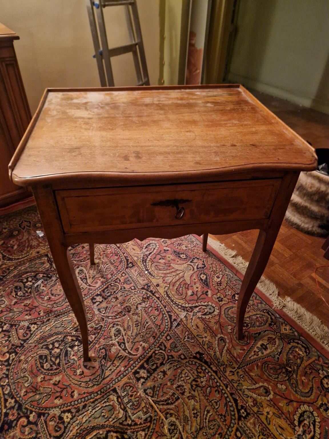 Small table / antique desk in wood – Louis XV style