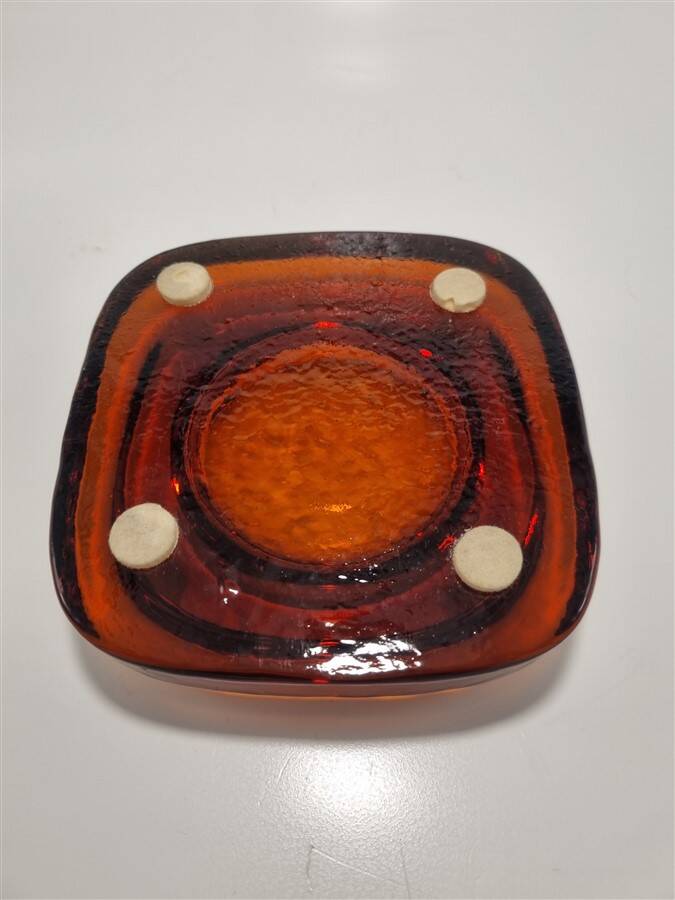 Amber glass pocket emptier
