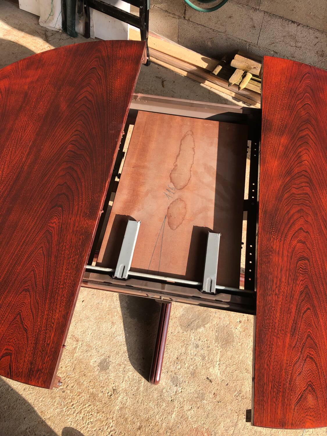 Baumann extendable round dining table and 4 gondola chairs