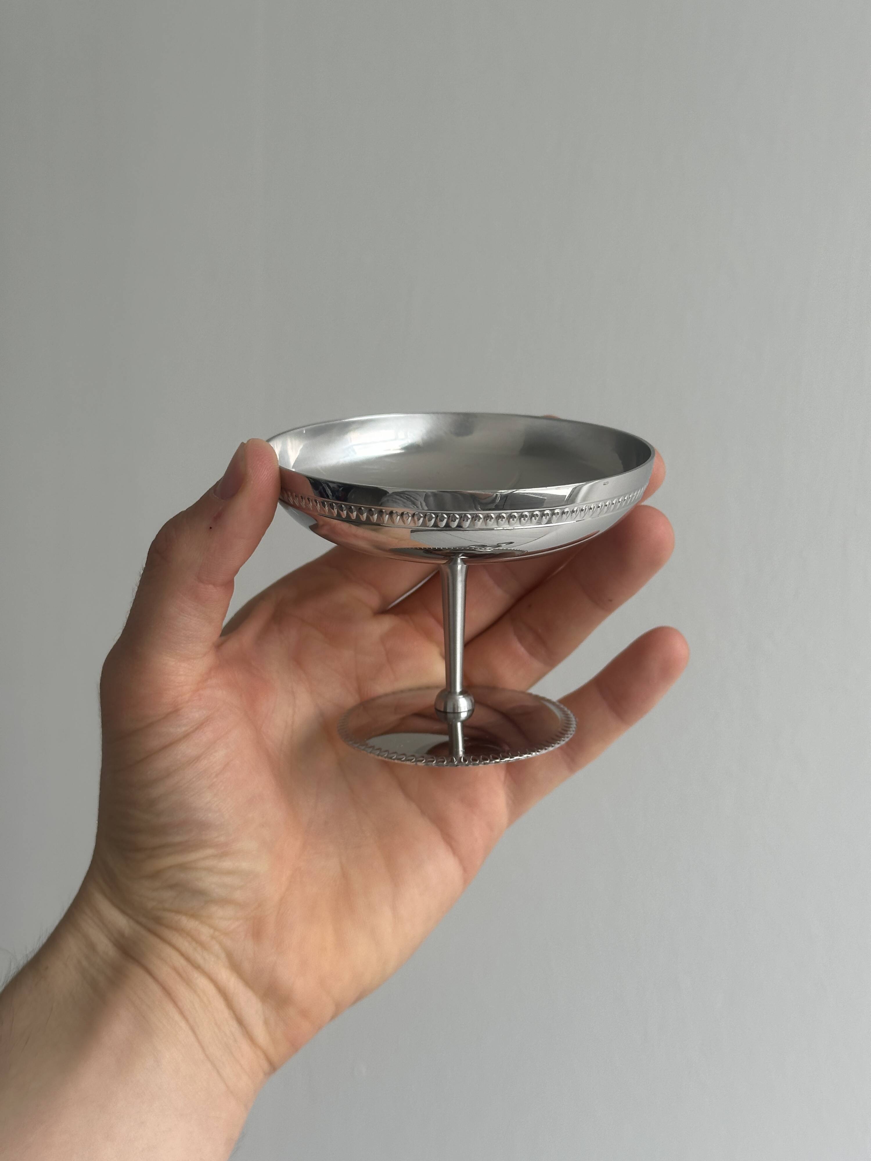 6 vintage stainless steel metal bowls