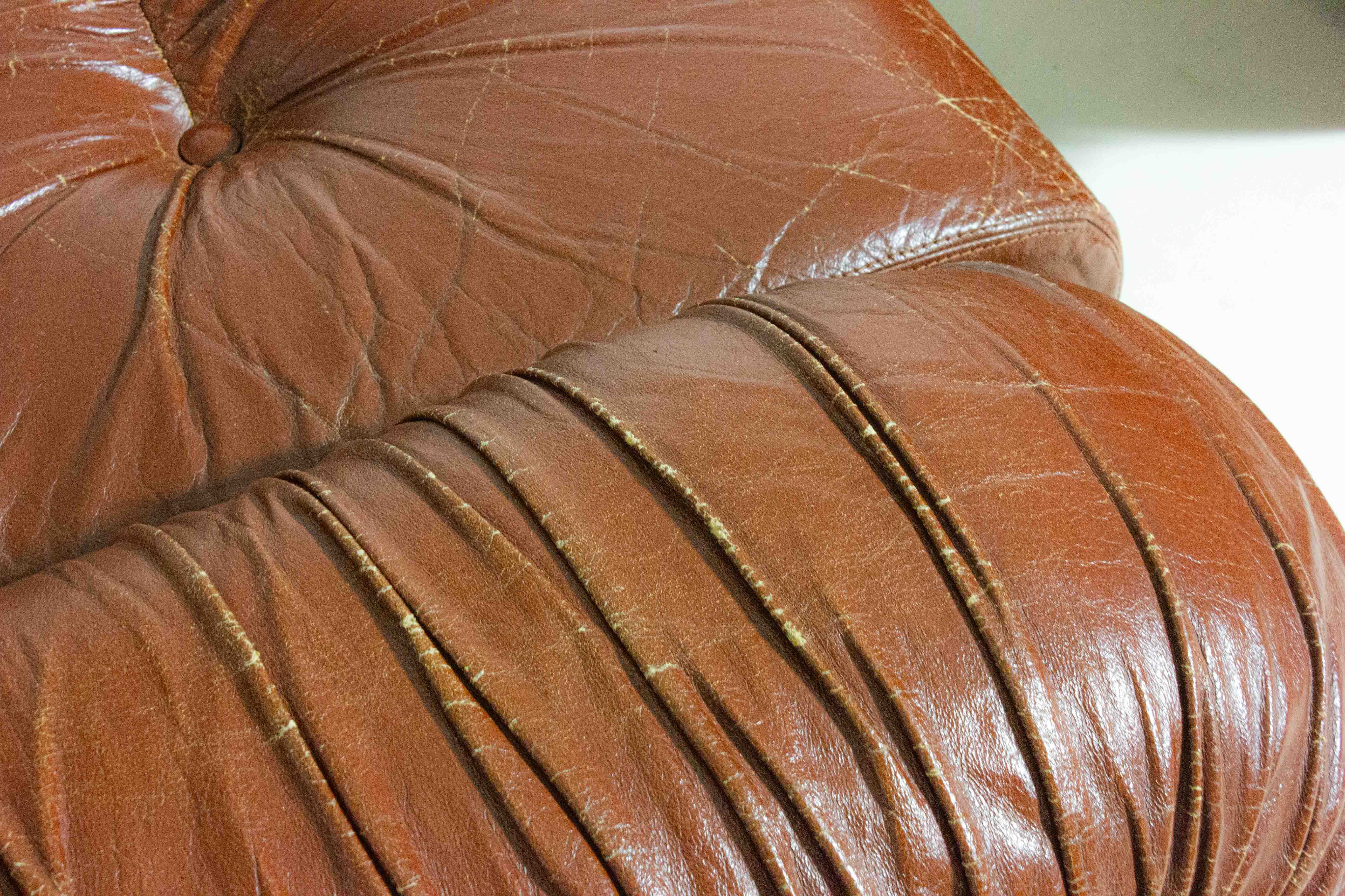 Rare pair of "Capriccio" lounge chairs in scrunched leather by Eurosalotto