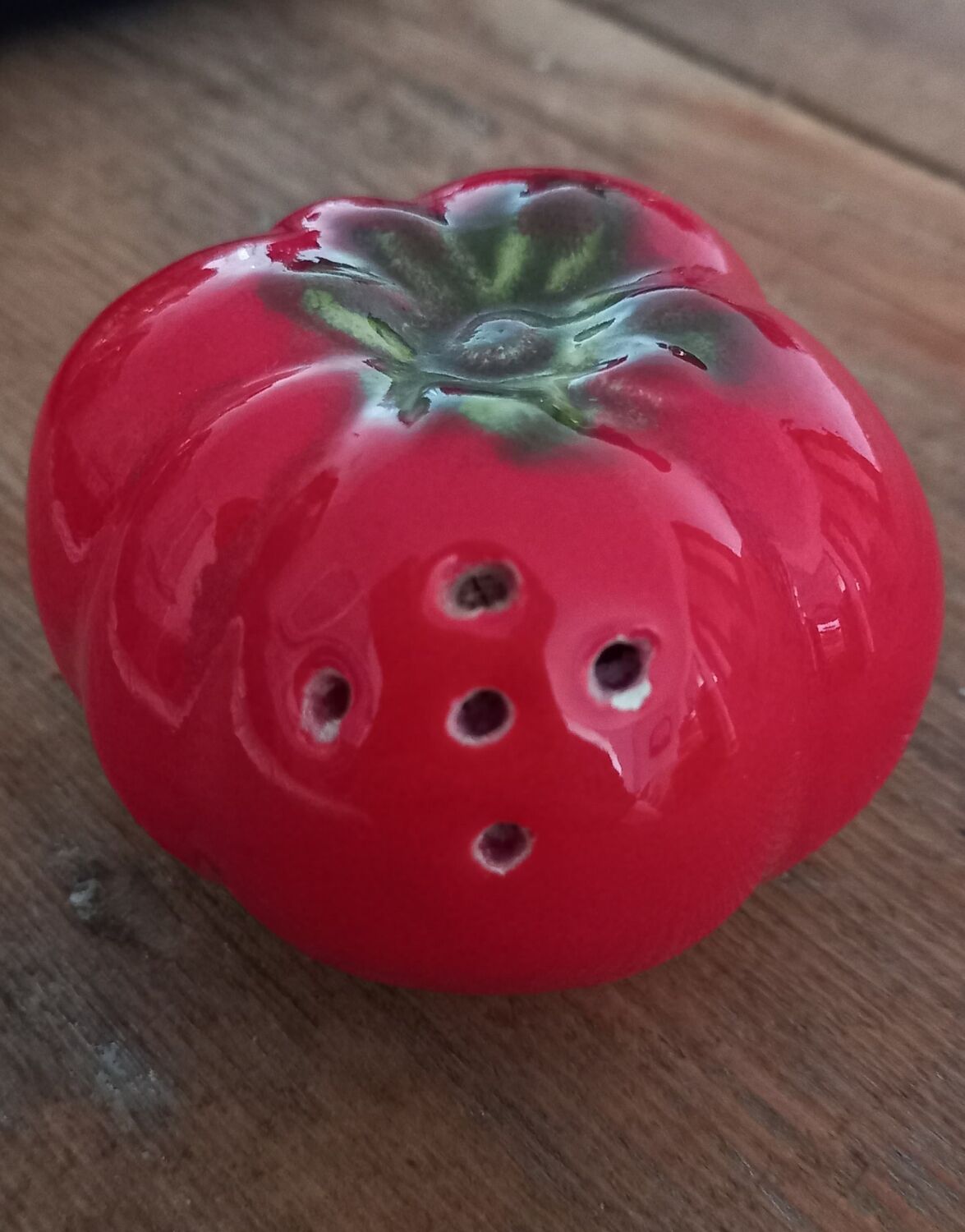 Salière tomate