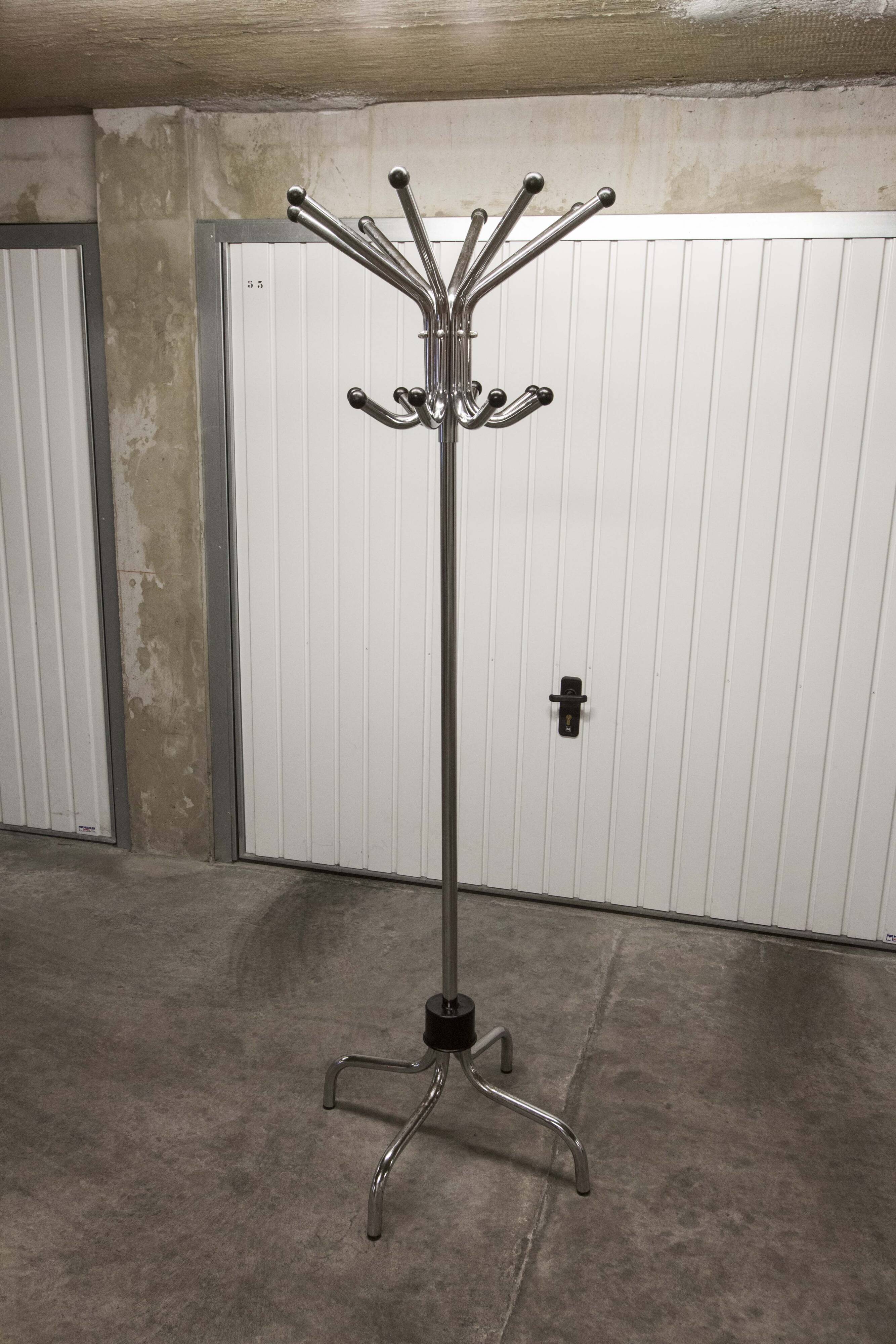 Parrot coat rack 16 hooks industrial in chromed metal and base + black balls 1960