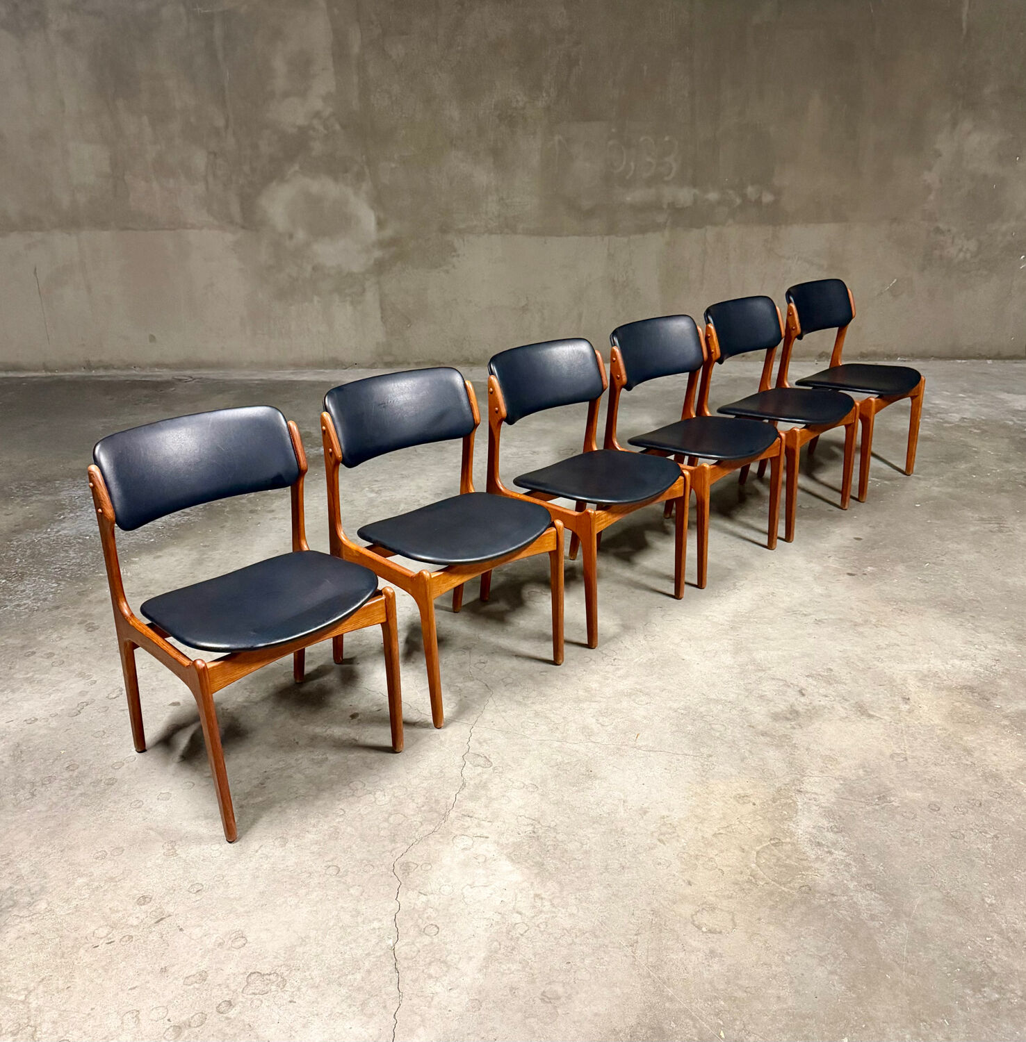 6 Erik Buch chairs