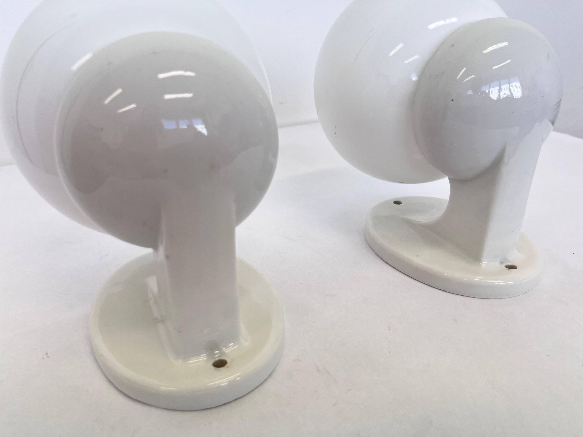 Pair of Bauhaus Wall Lamps in Porcelain and Glass - Design - 1930s