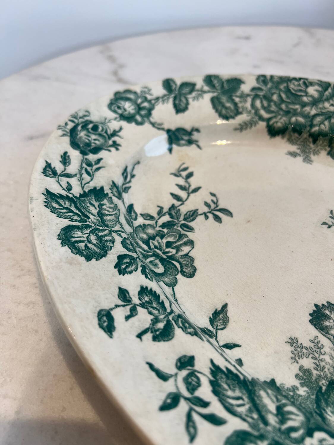 Iron earth presentation dish - roses - Bordeaux