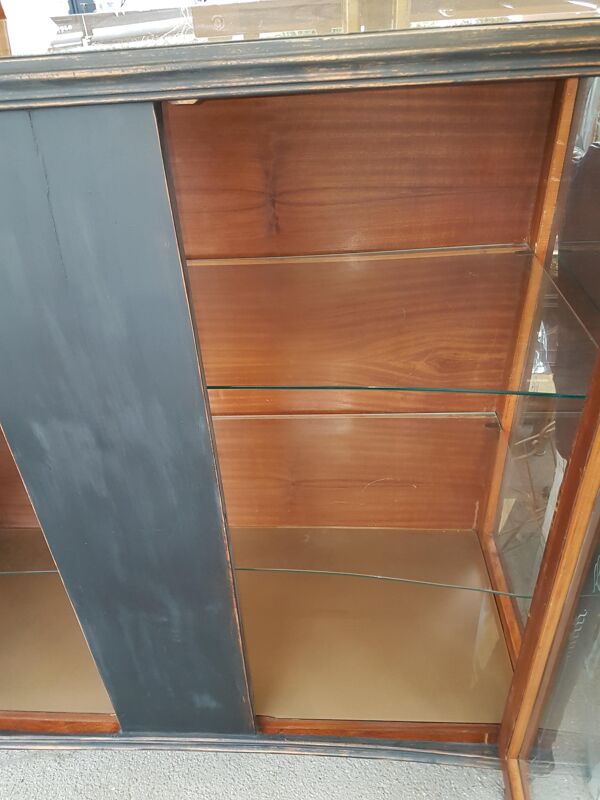 Vitrine en bois en patine