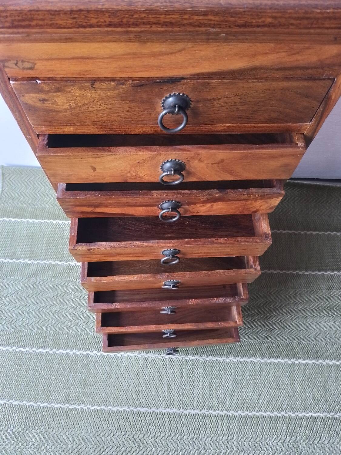 Mahogany wooden chiffonier