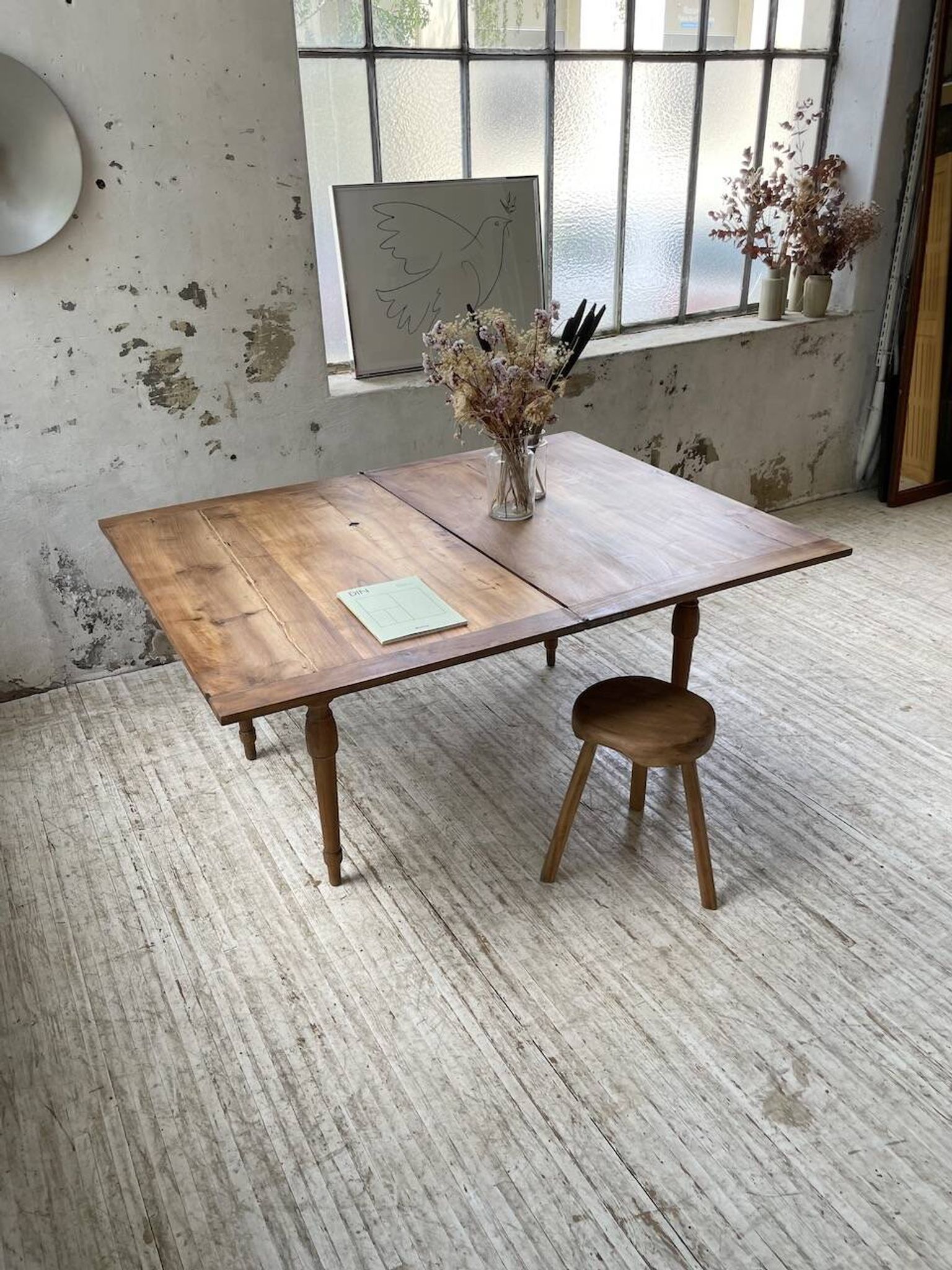 Table de ferme noyer plateau pivotable à allonges