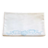 Drap brodé à décor floral bleu