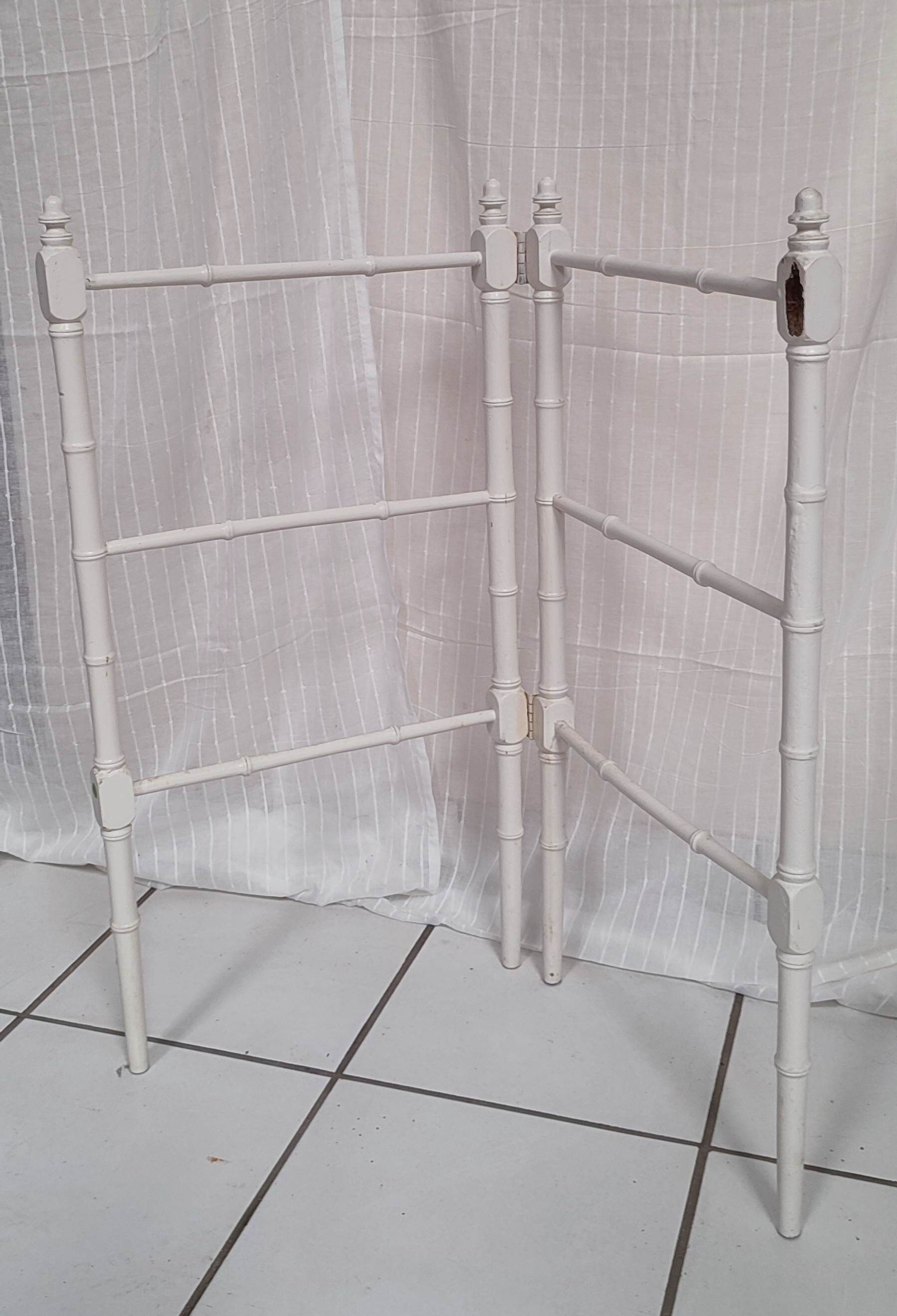 Vintage wood towel rack bamboo effect